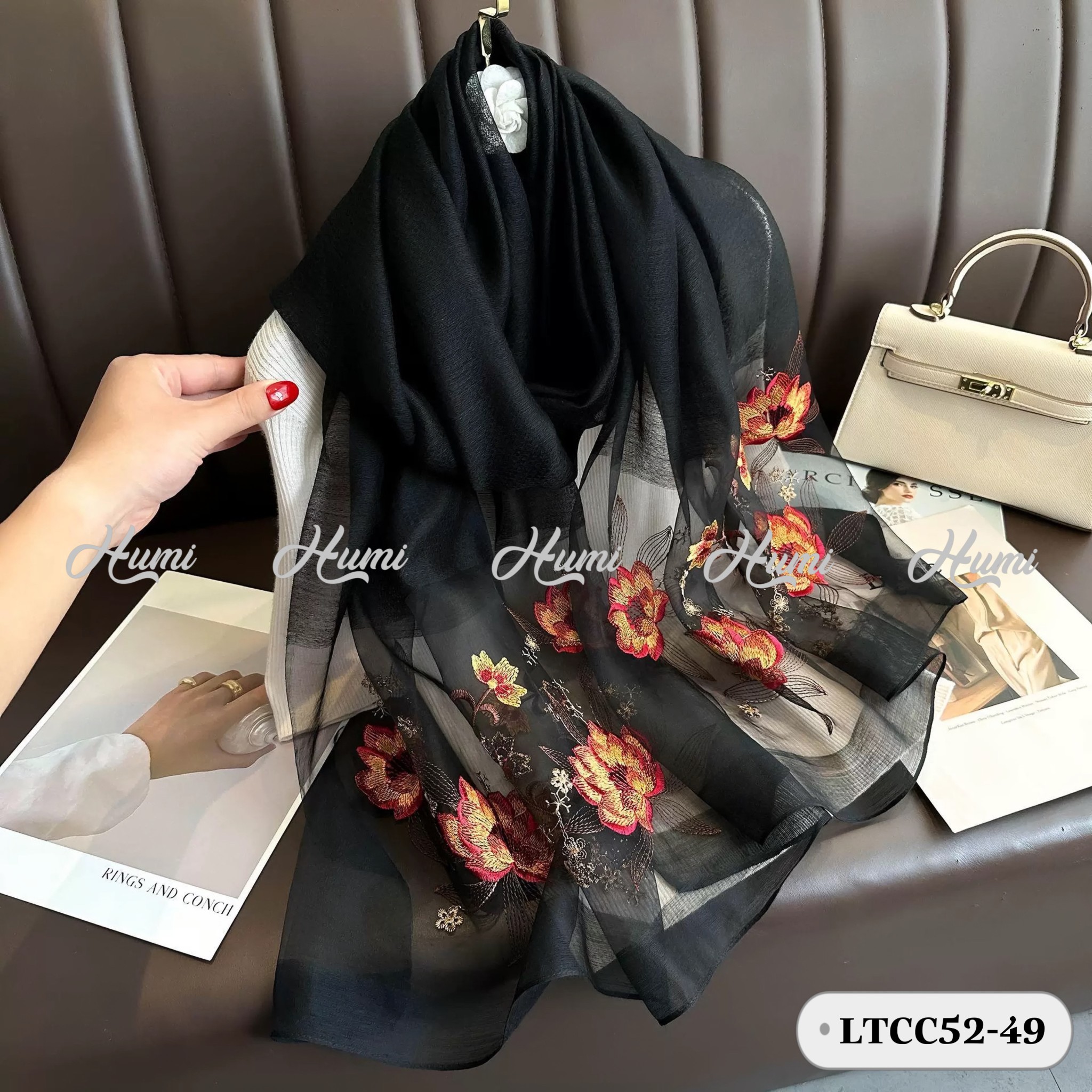 KHĂN TƠ THÊU HOA SEN (LTCC52-49 Đen)