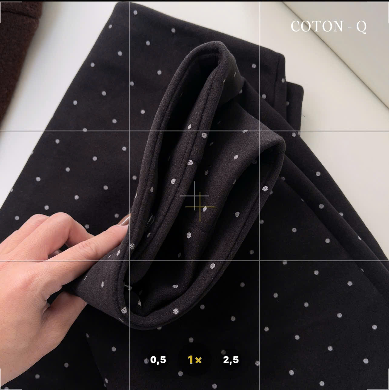 Chân váy đen chấm bi_thumbnail_11