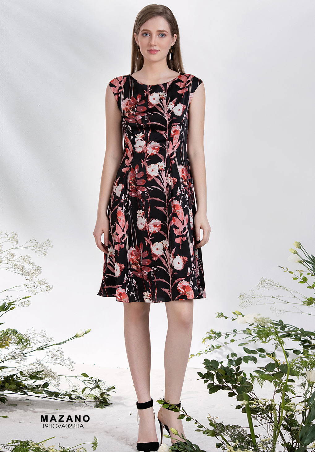 Đầm đen suông họa tiết hoa đỏ_thumbnail_2