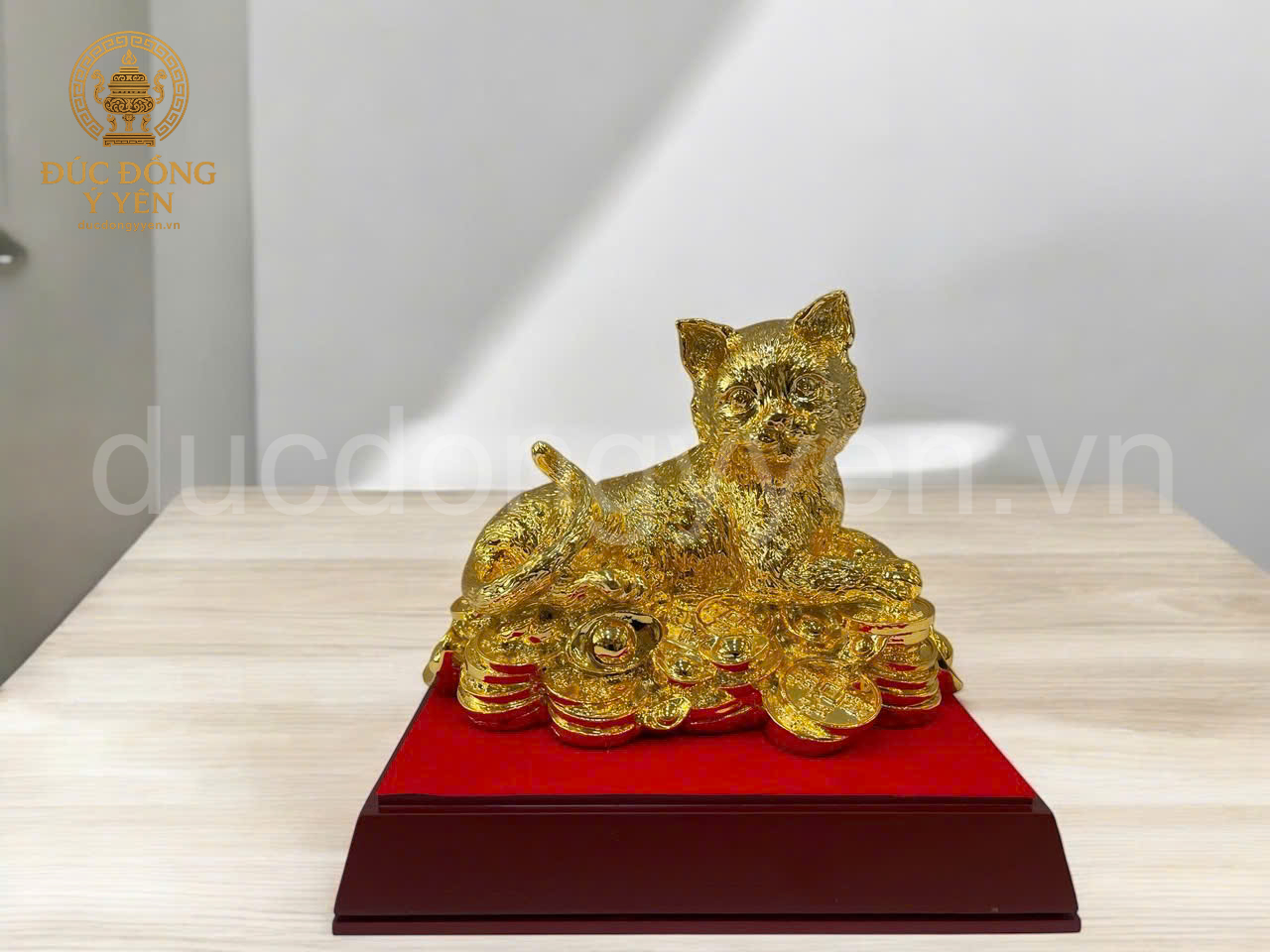 Tượng mèo nằm tiền mạ vàng 