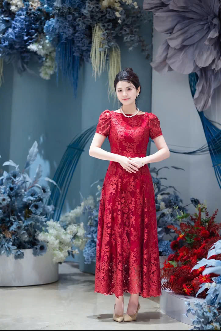 Đầm dự tiệc dạ hội ren thêu 3D tay con cổ thuyền sang trọng_thumbnail_4