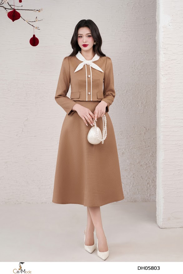Đầm xòe dạ gạo nâu phối cổ trắng tay dài