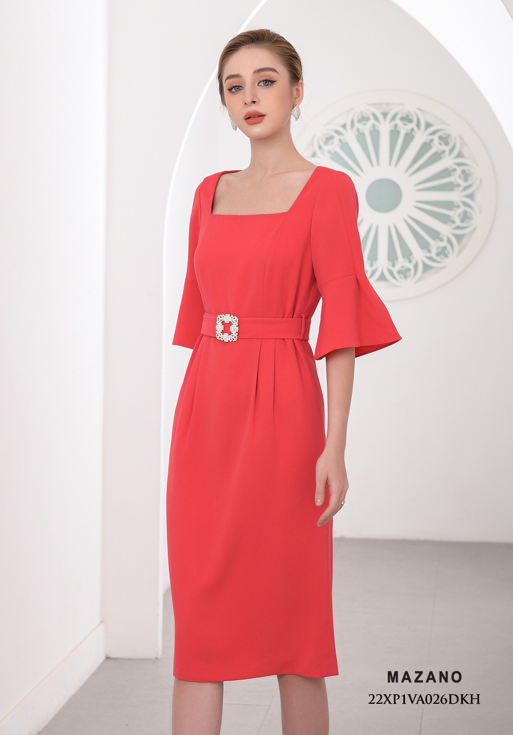 Đầm đỏ thắt đai cổ vuông tay cách điệu_thumbnail_2