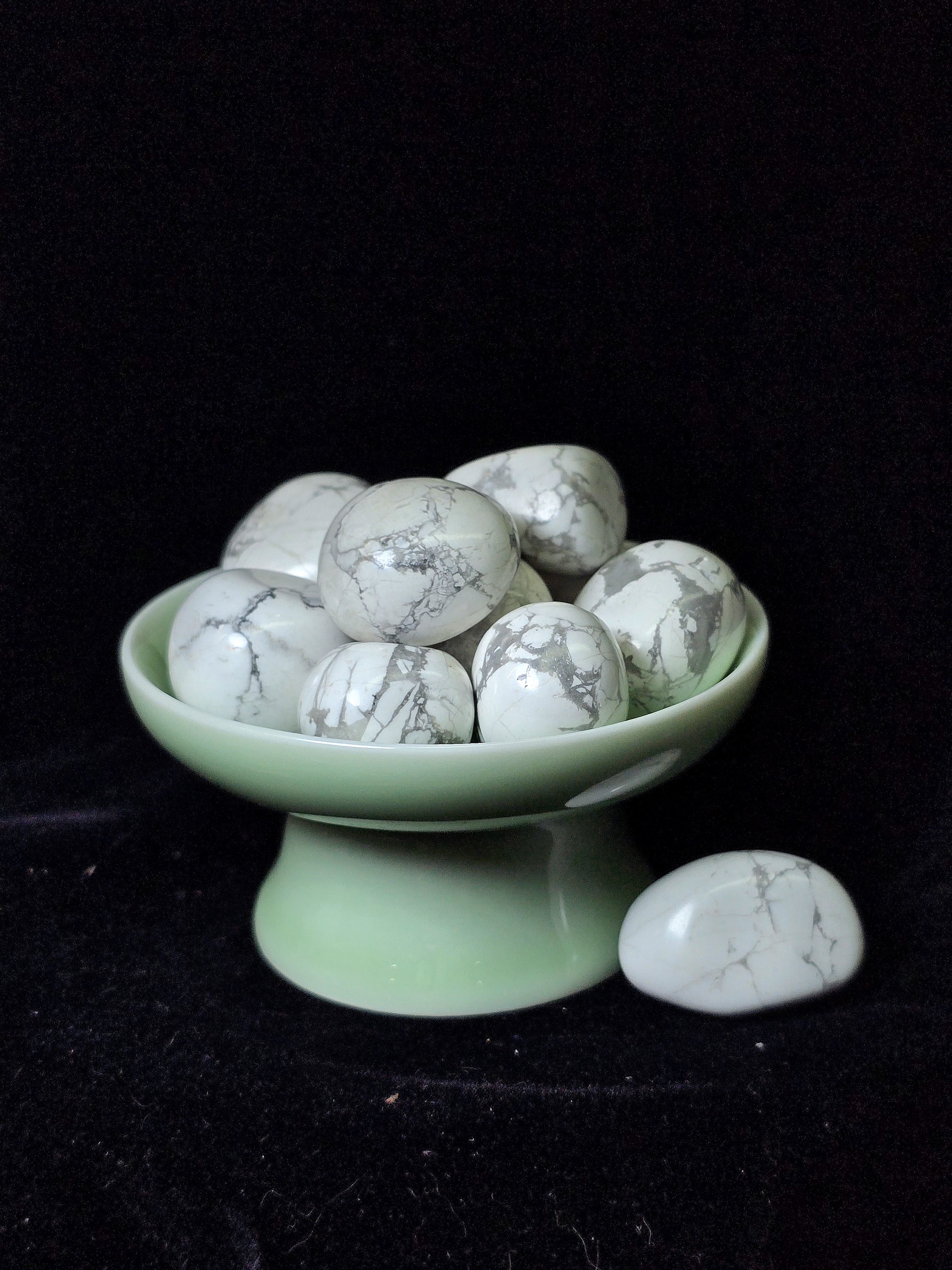 Đá cuội đã mài bóng / Tumbled Đá Howlite size 2 - 3 cm/viên
