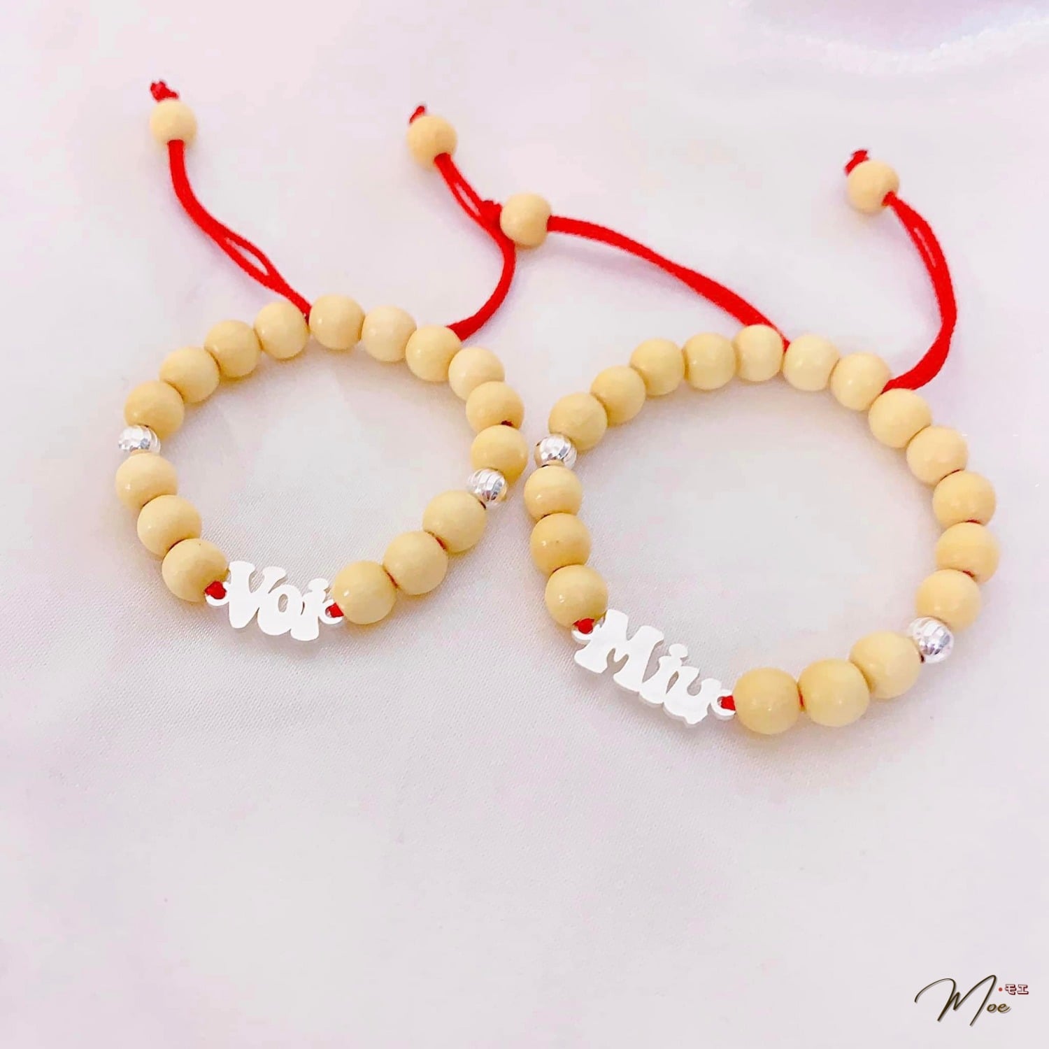 B66 - Vòng tay dâu tằm bi bạc mix thẻ cắt chữ theo yêu cầu