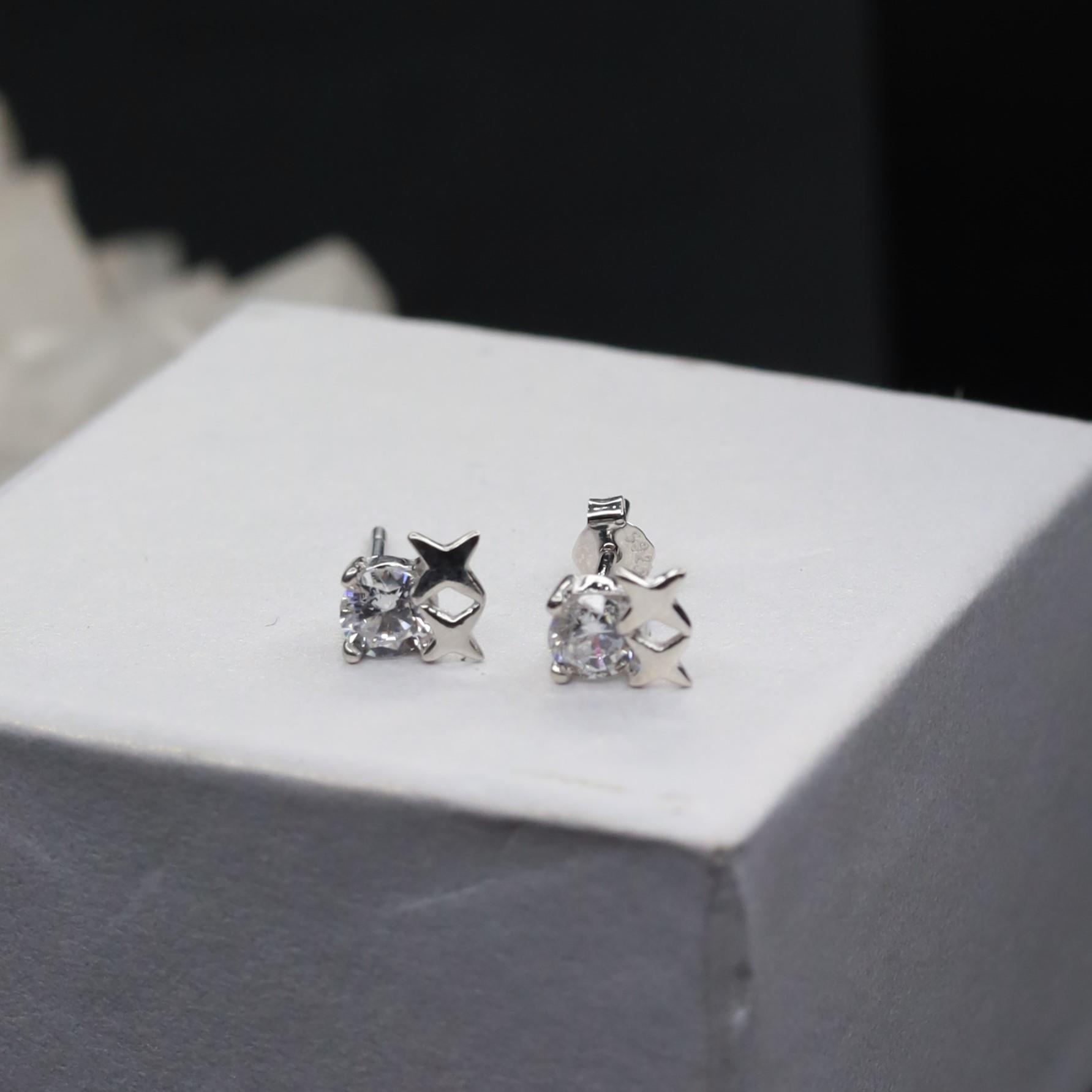 Khuyên kiểu bạc xi bạch kim kim cương sao