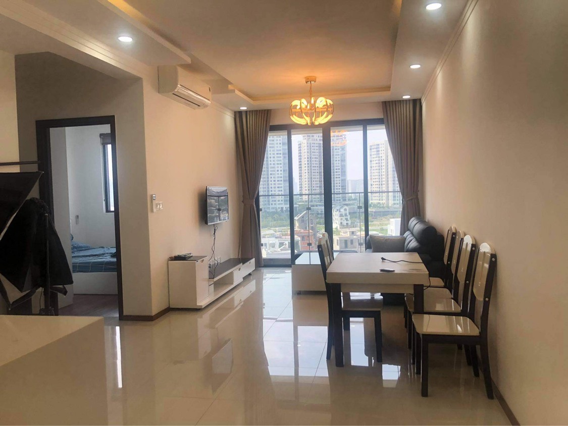 Căn hộ One Verandah tầng trung, view thành phố nhộn nhịp.