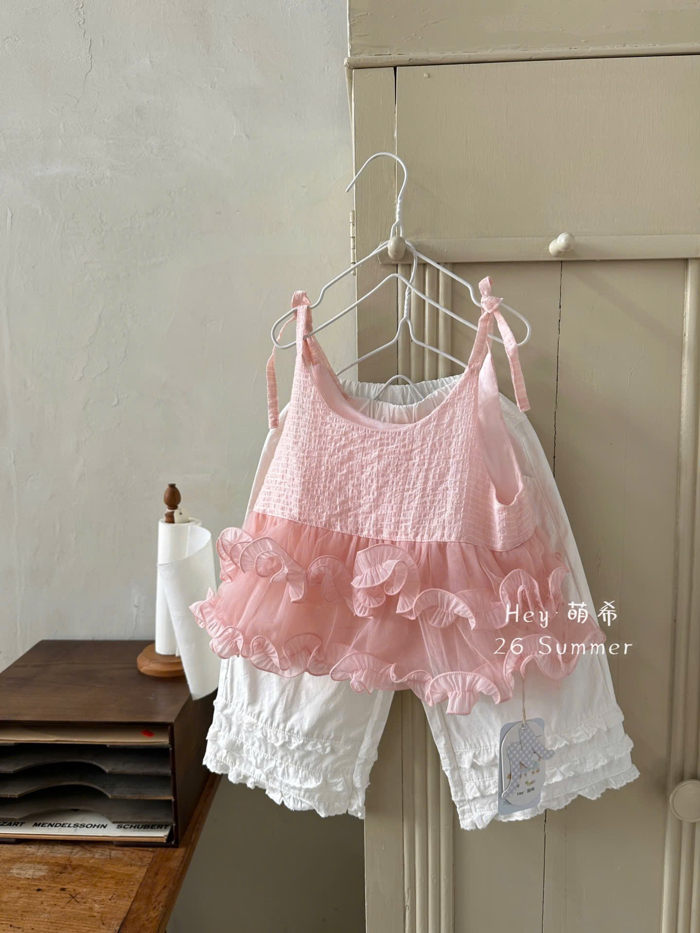 D222 - Áo 2 dây voan bèo tầng màu hồng hãng HMX