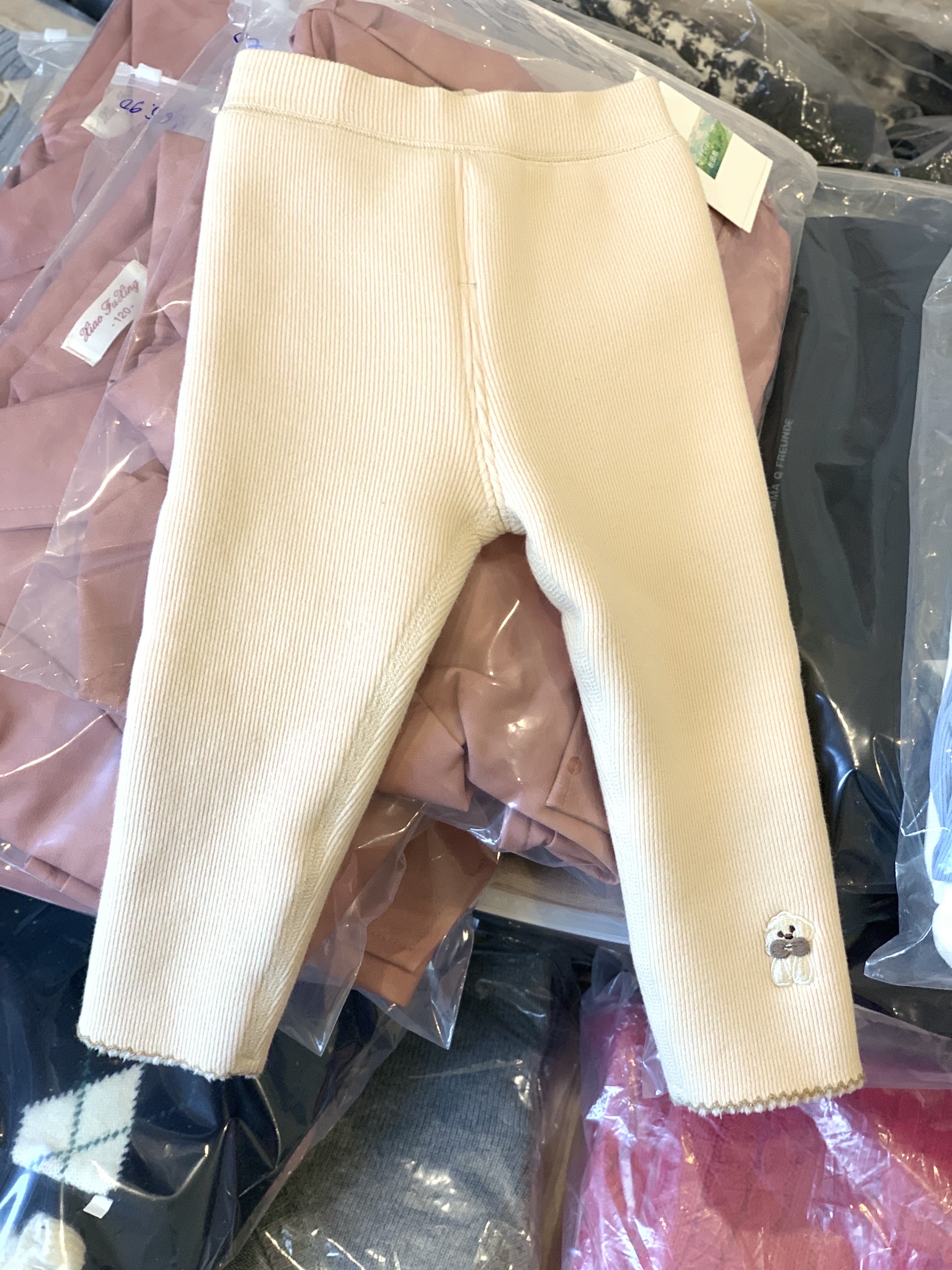 (Q220) Quần legging kem gấu thêu cún_thumbnail_3