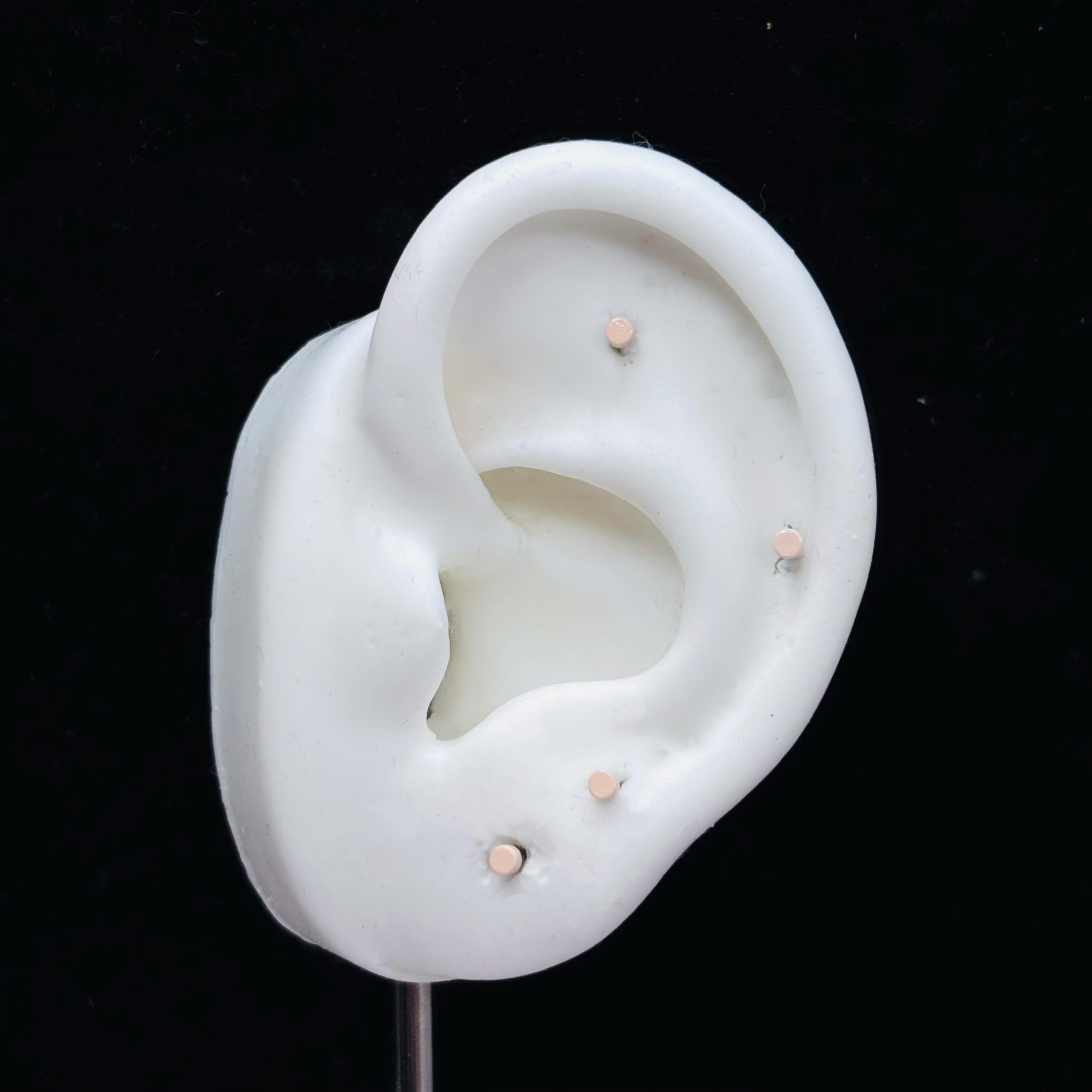 Khuyên kiểu hạt sữa size 10 dẹt thân titan_thumbnail_2