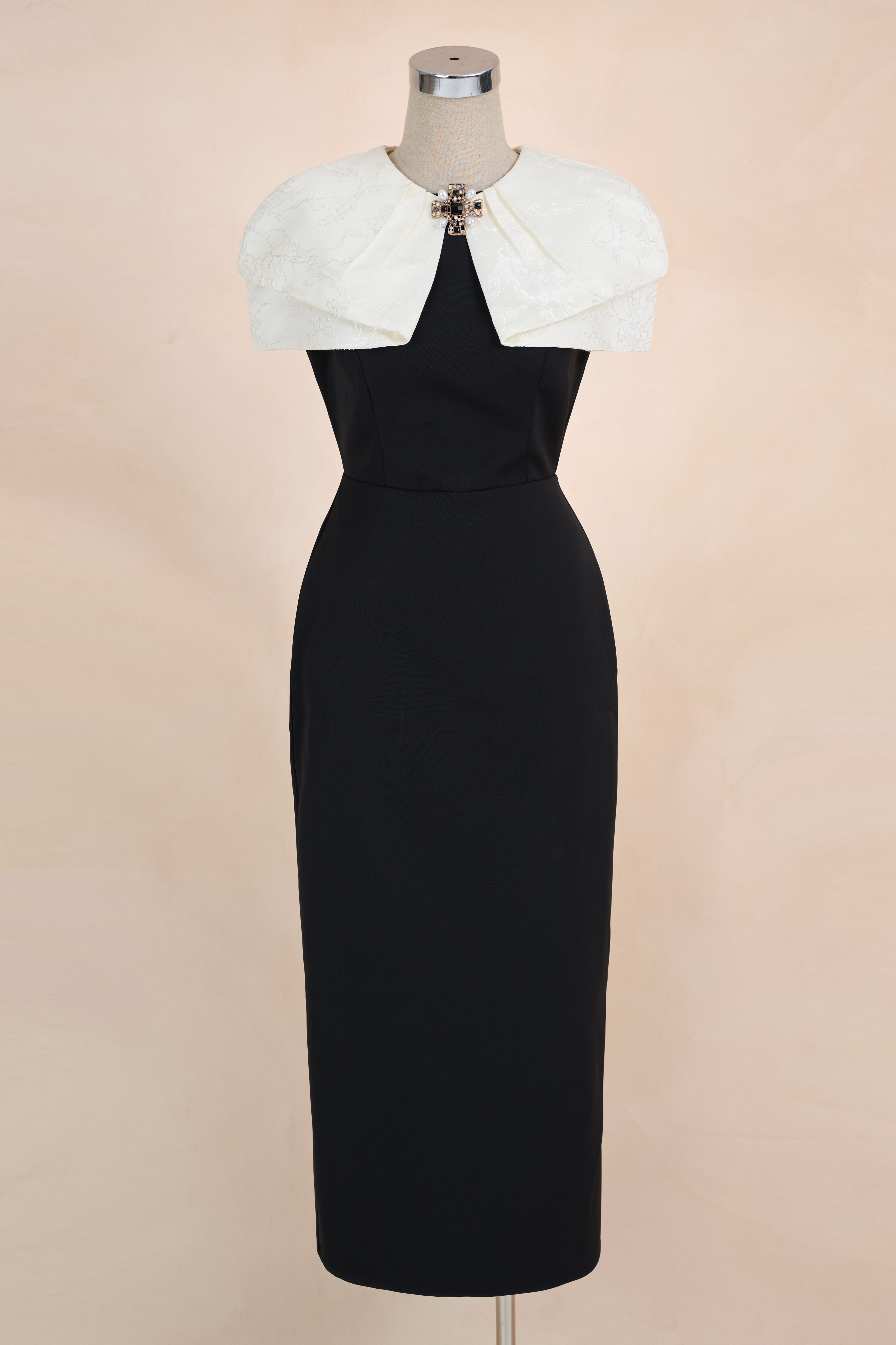 Đầm Bút Chì Trùm Vai Tag Đá