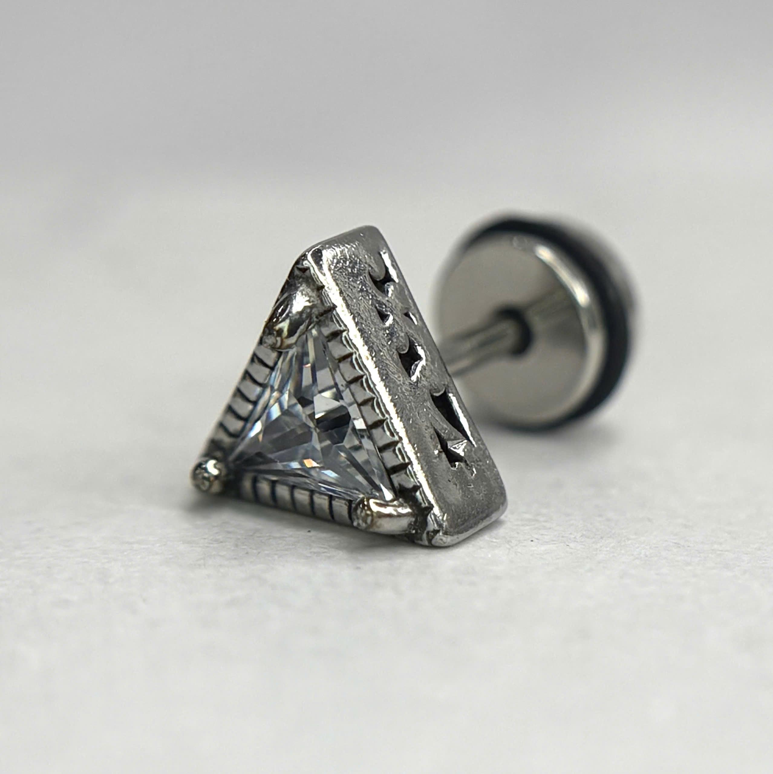 Khuyên kiểu hình tam giác đá trắng