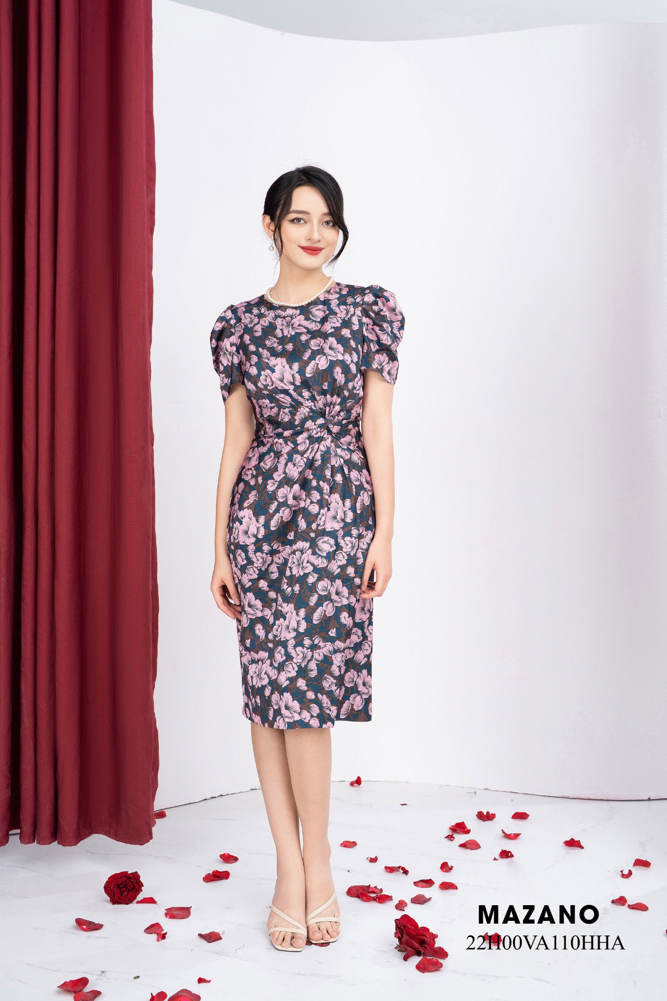 Đầm họa tiết xoắn eo tay bồng