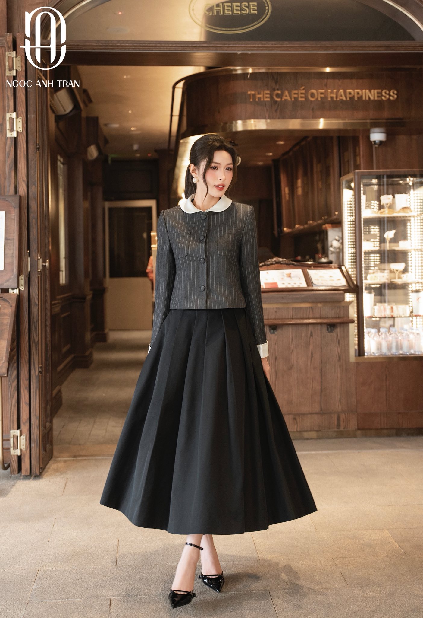 A240 - Set áo kiểu kẻ xám phối chân váy đen