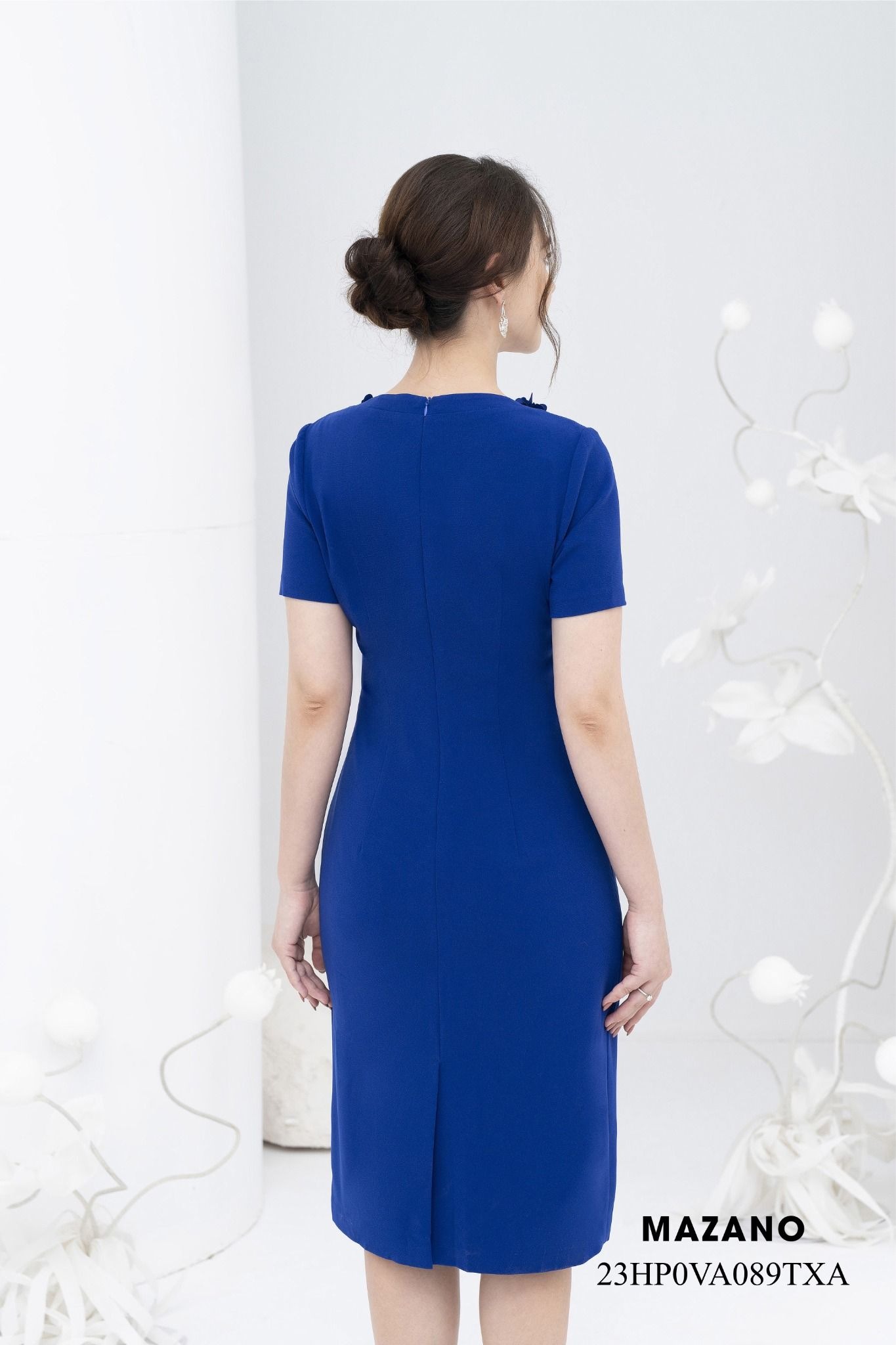 Váy Đầm suông Vải sạn Cổ V cách điệu đính trang trí Tay ngắn Dài qua gối_thumbnail_3