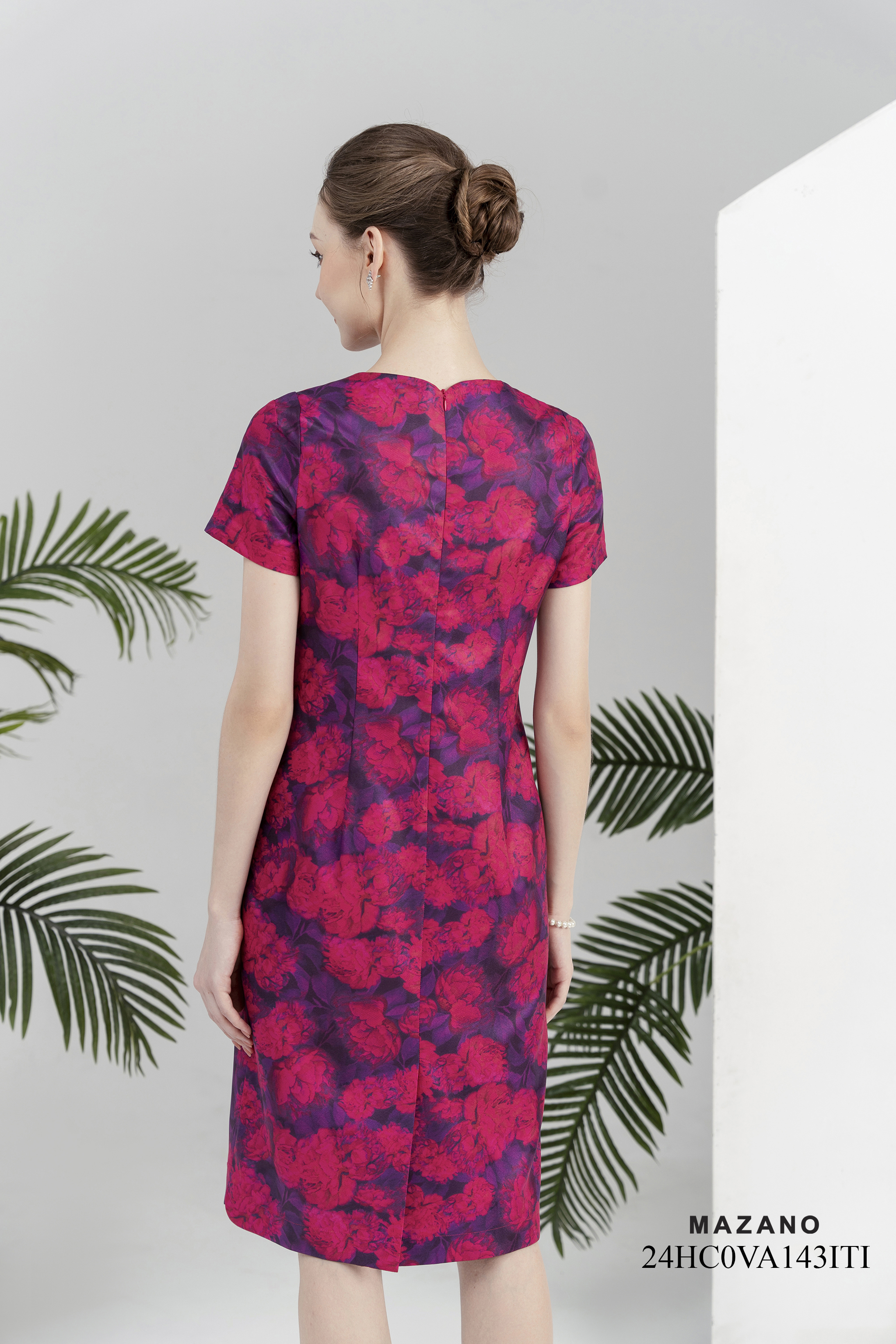 Váy Đầm Suông Vải thô mỏng Hoạ tiết hoa cách điệu Cổ tròn Tay ngắn Dài qua gối_thumbnail_4