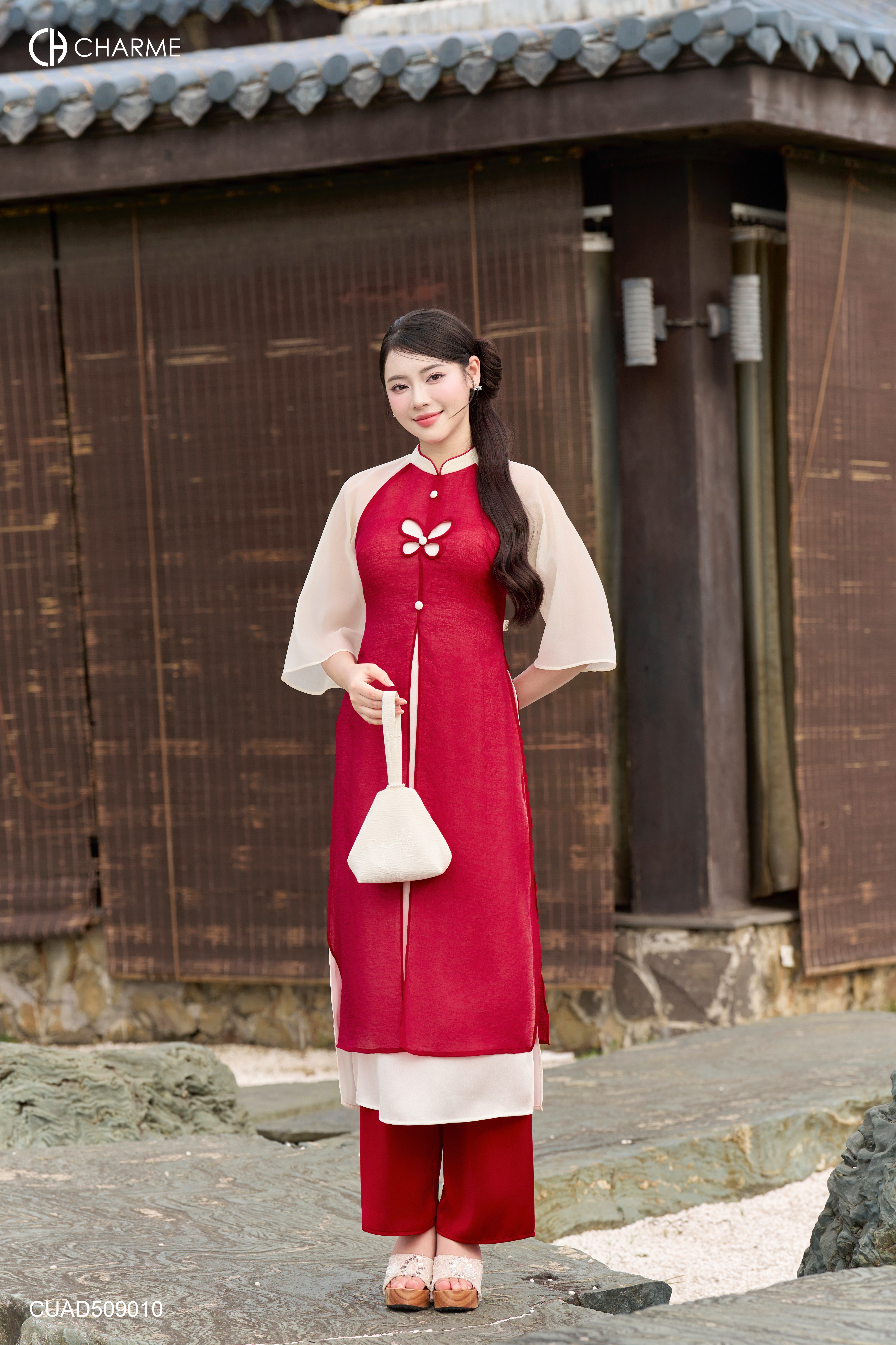 Áo dài cách tân xẻ tà