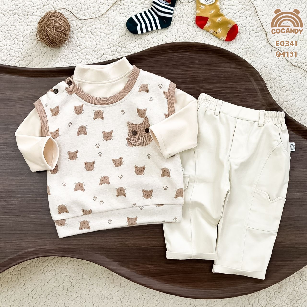 Áo gile len NÂU NHẠT cổ tròn hình mèo