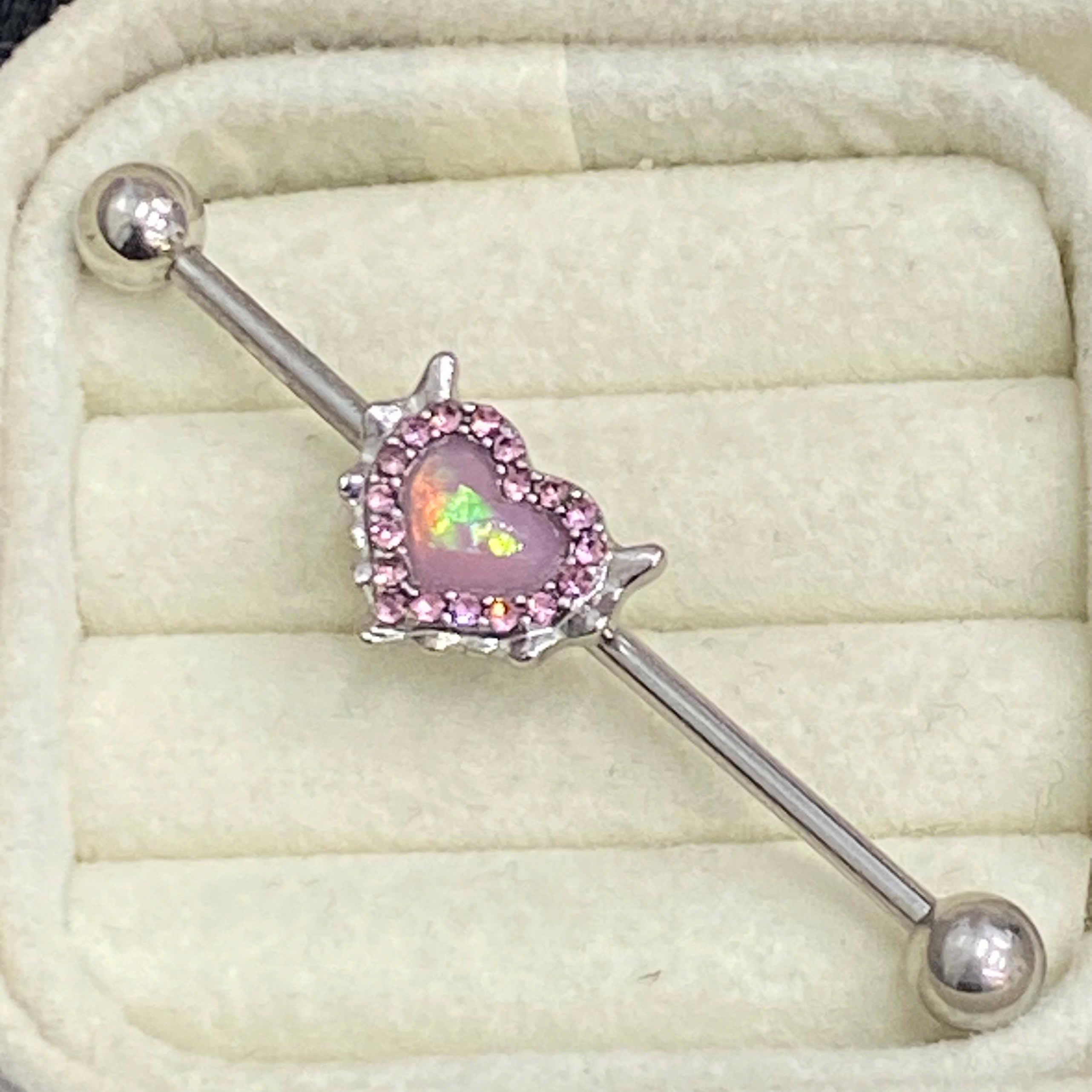 Indus kiểu trái tim màu hồng.