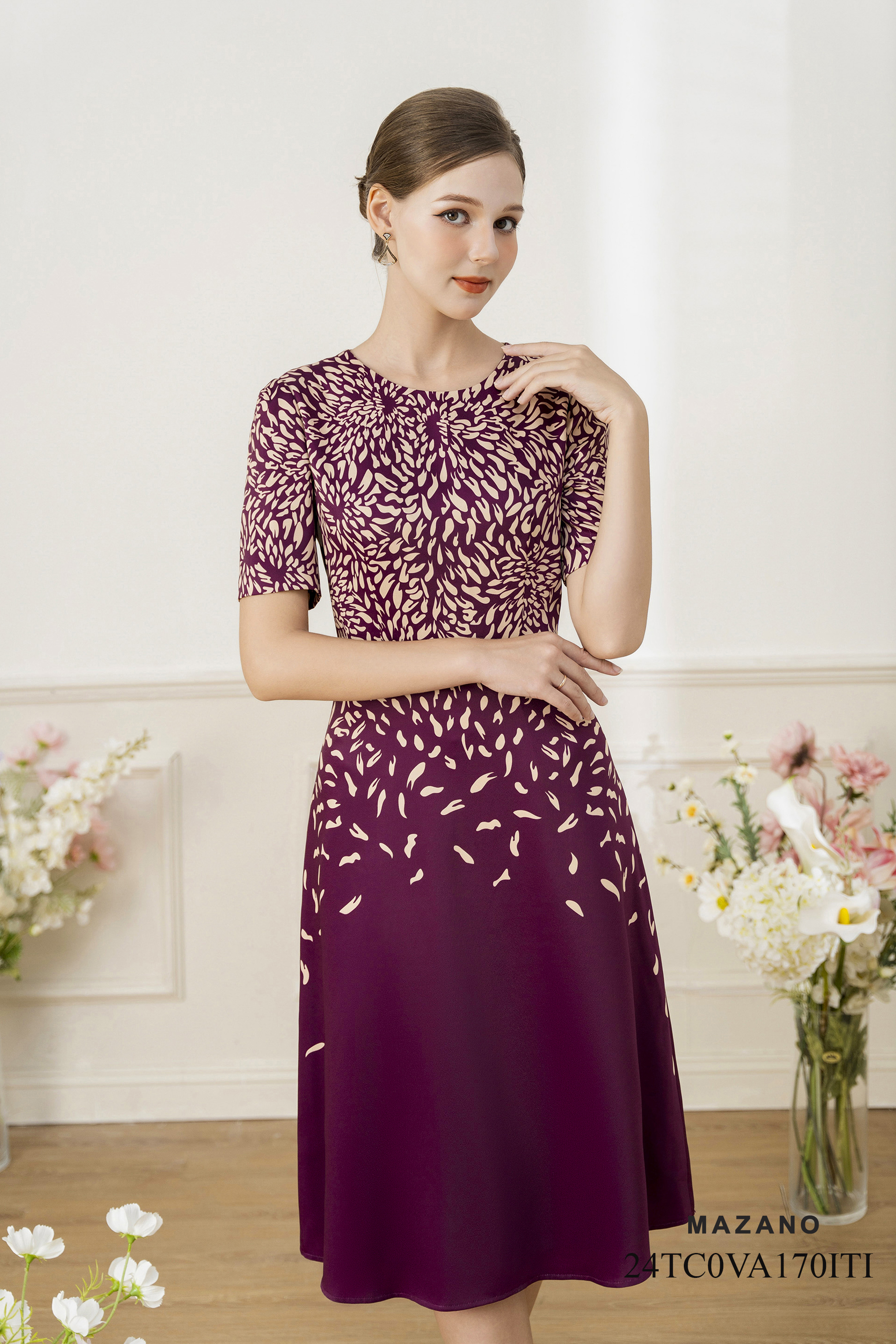 Váy Đầm ôm Hoạ tiết hoa in bố cục cách điệu Cổ tròn Tay ngắn Dài qua bắp chân