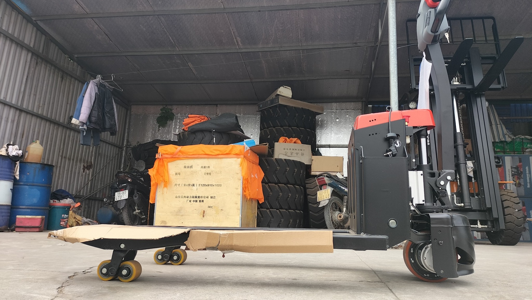 Xe nâng tay điện thấp_thumbnail_17