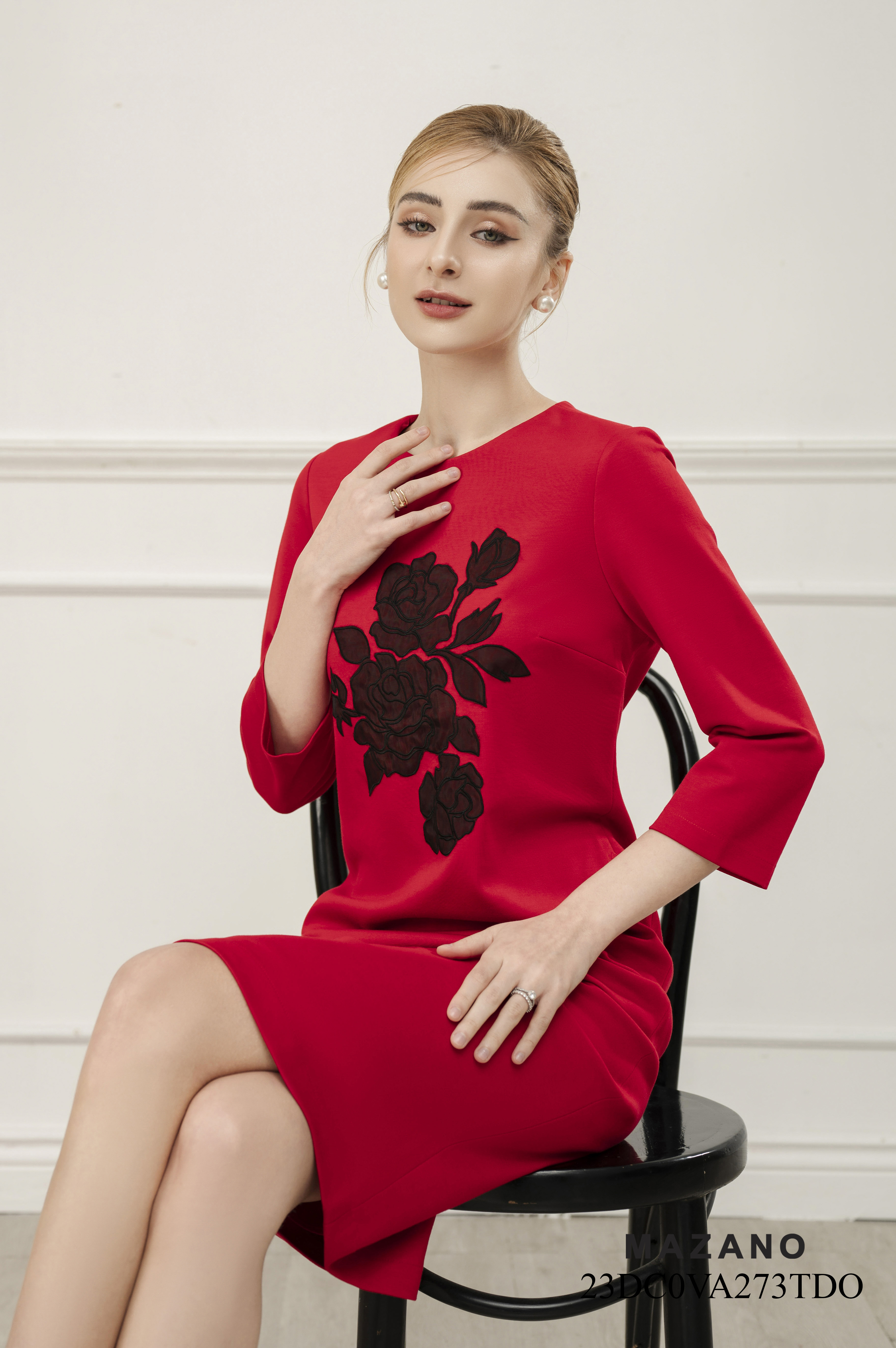 Đầm thêu họa tiết hoa hồng_thumbnail_5