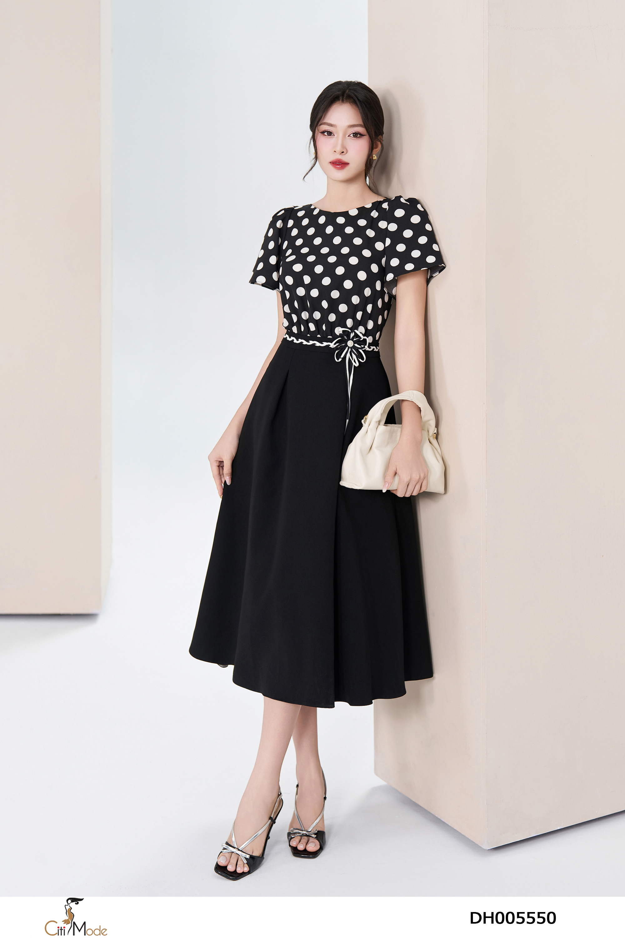 Đầm xòe đen phối chấm bi cổ tròn đai hoa eo_thumbnail_3