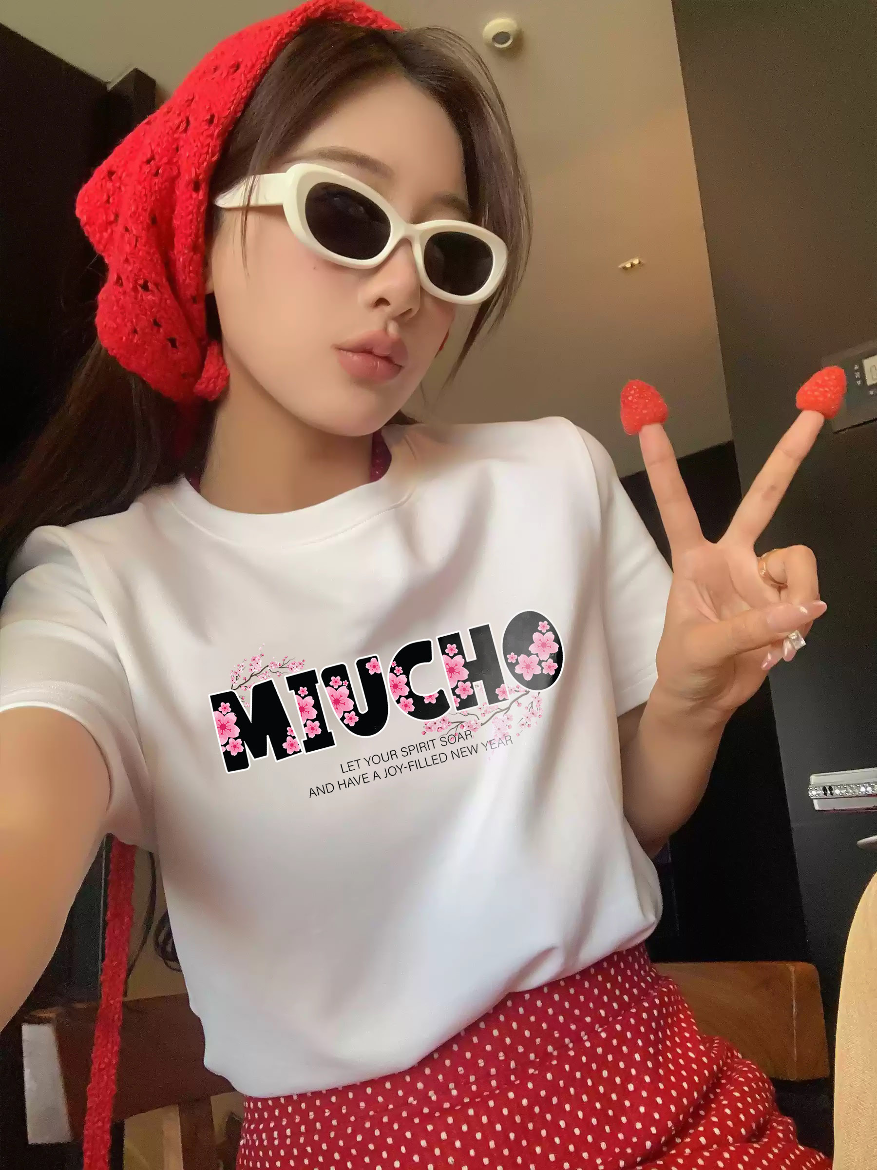 Áo thun nữ tết form vừa regular local brand vải cotton 4c thoáng mát 1804 Miucho in graphic_thumbnail_2