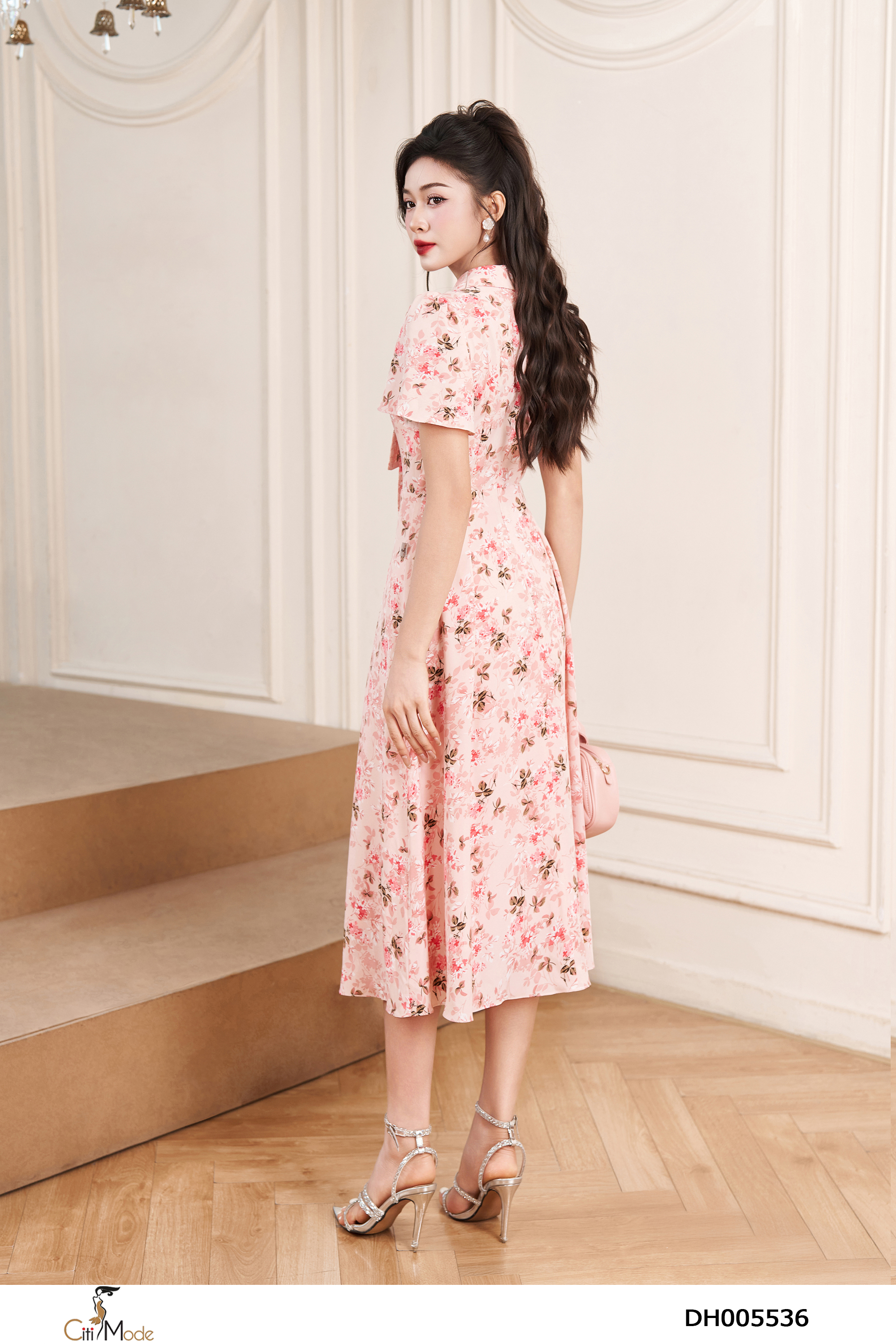 Đầm xòe hoa hồng cổ sen nơ tay cách điệu_thumbnail_2