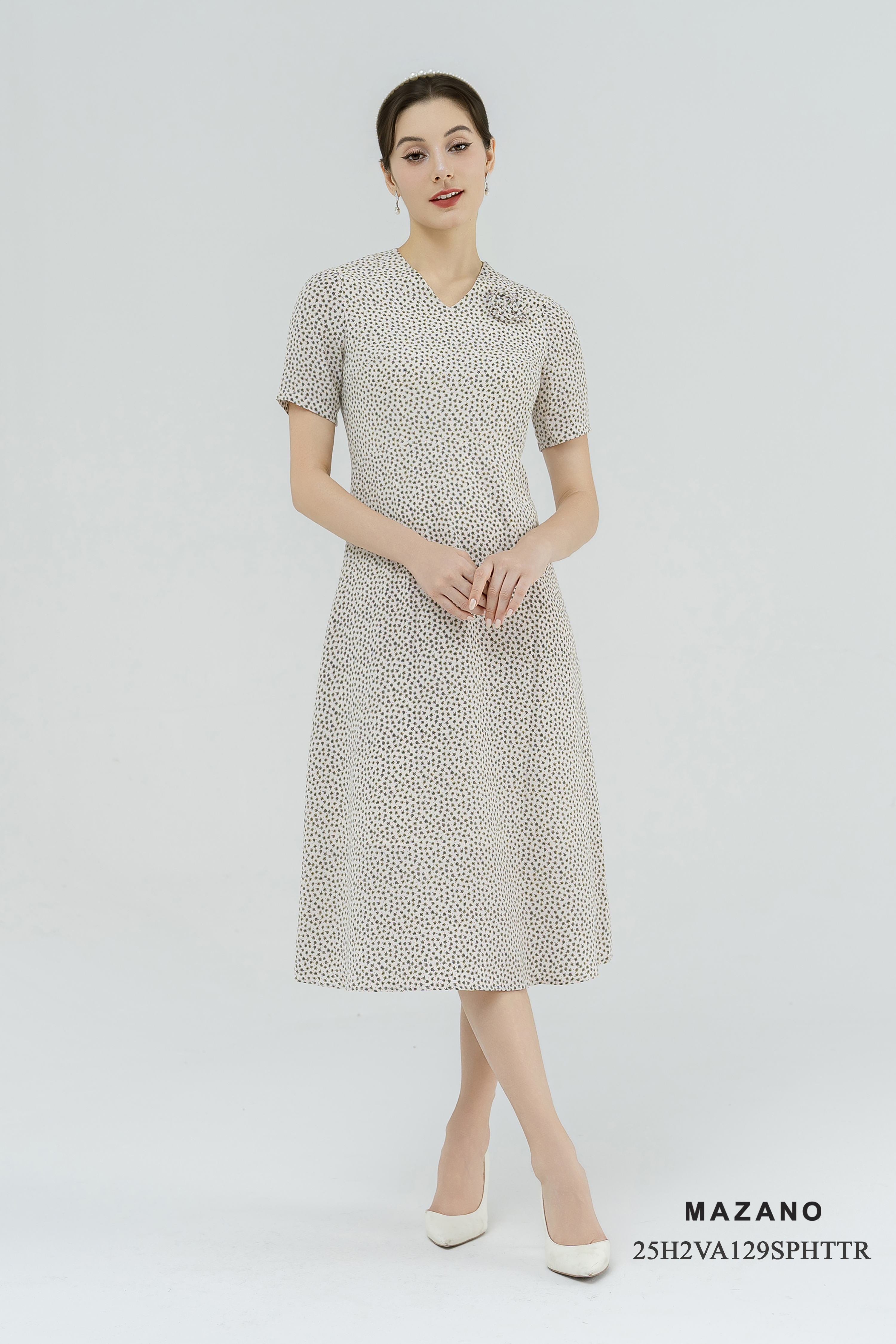 Váy Đầm thân ôm chân rủ Vải thô Hoạ tiết nhí Cổ V Tay ngắn Dài ngang bắp chân