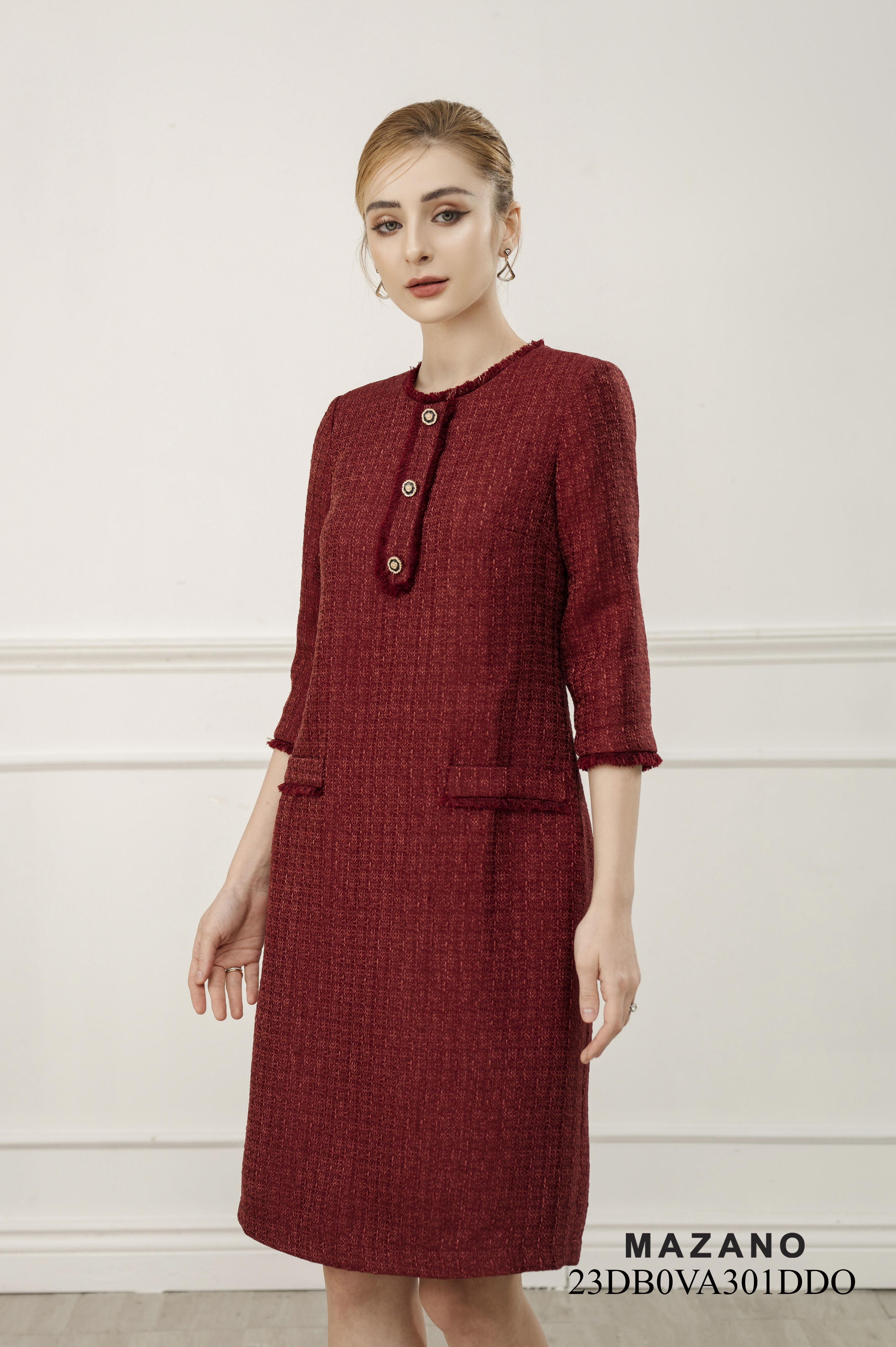 Váy Đầm Suông Vải dạ tweed Cổ tròn đính khuy Tay lỡ Dài qua gối