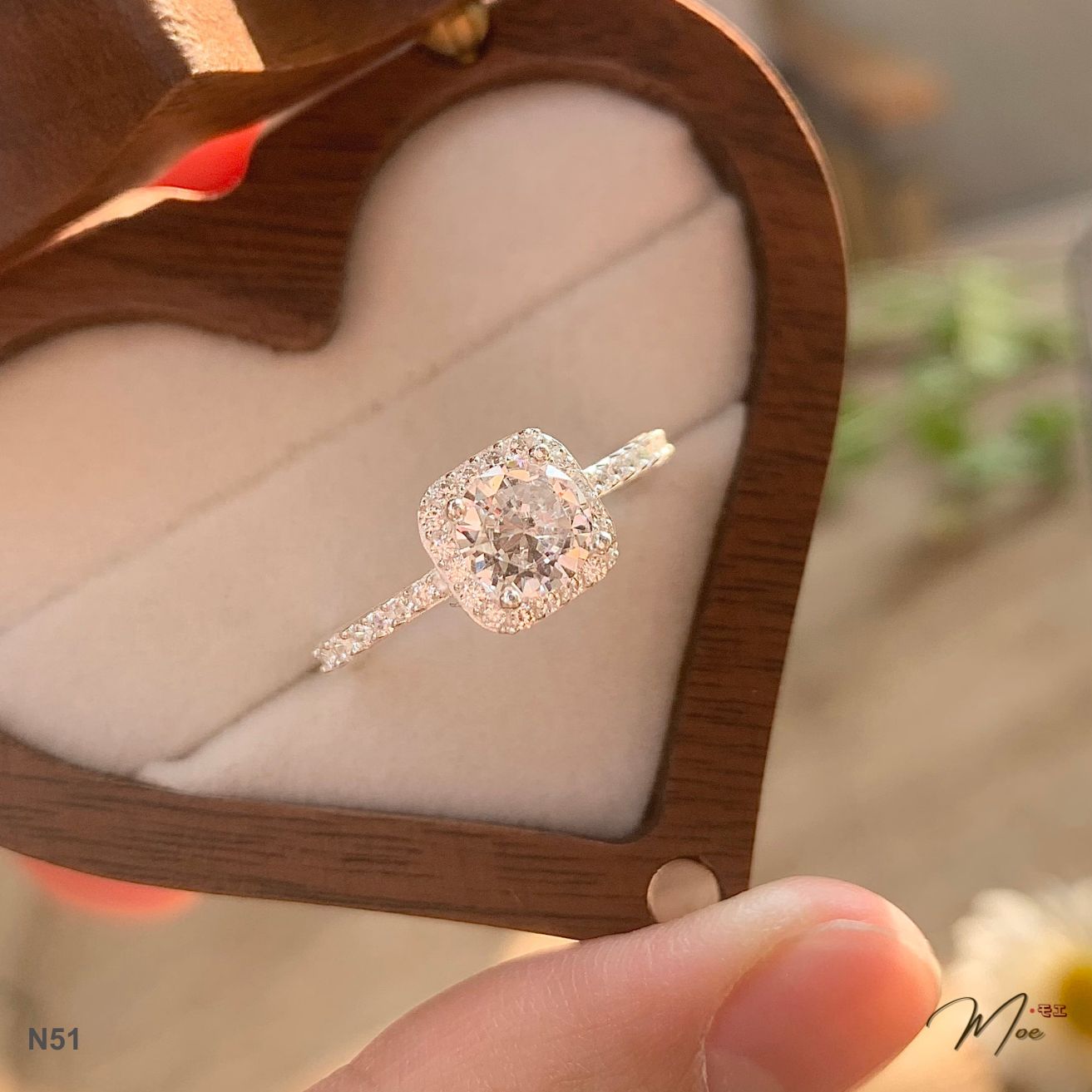 N51 - Nhẫn đá chủ vuông 6ly viền đá