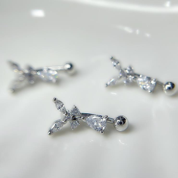 Khuyên banana kiểu bạc con bướm hạt rơi.