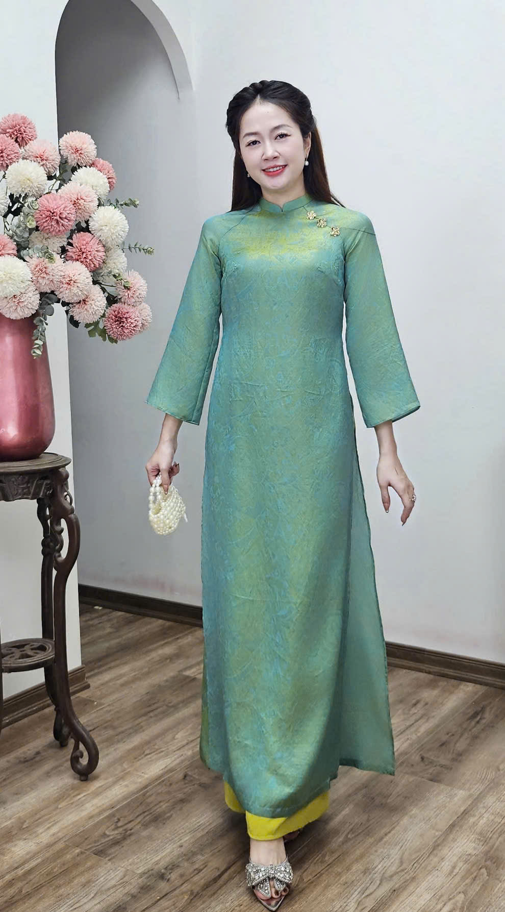 CT329 áo dài cách Tân cổ 2p tay loe dài tơ óng xanh