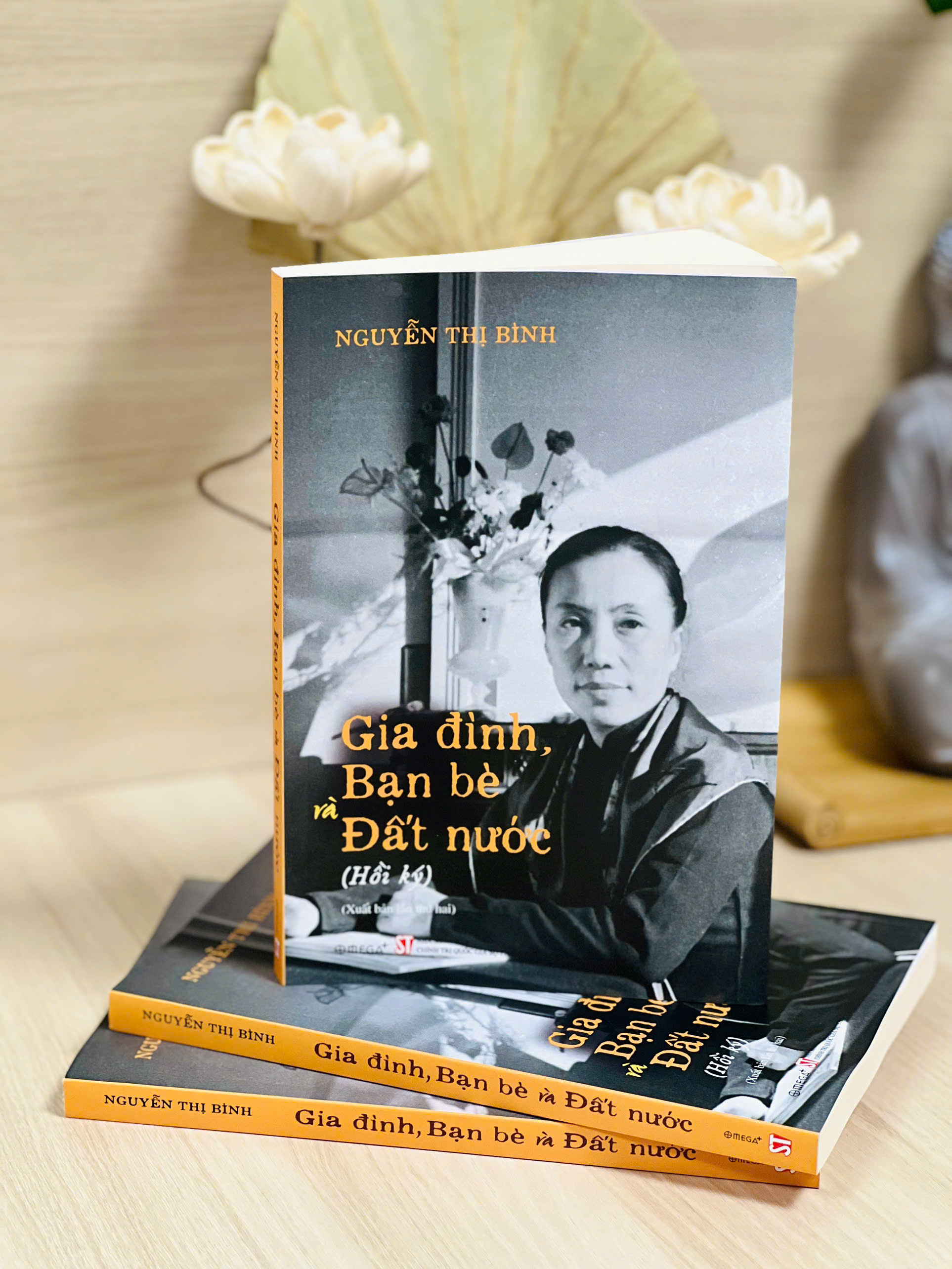 Gia Đình, Bạn Bè Và Đất Nước - (Hồi ký - Nguyễn Thị Bình) bìa mềm_thumbnail_2