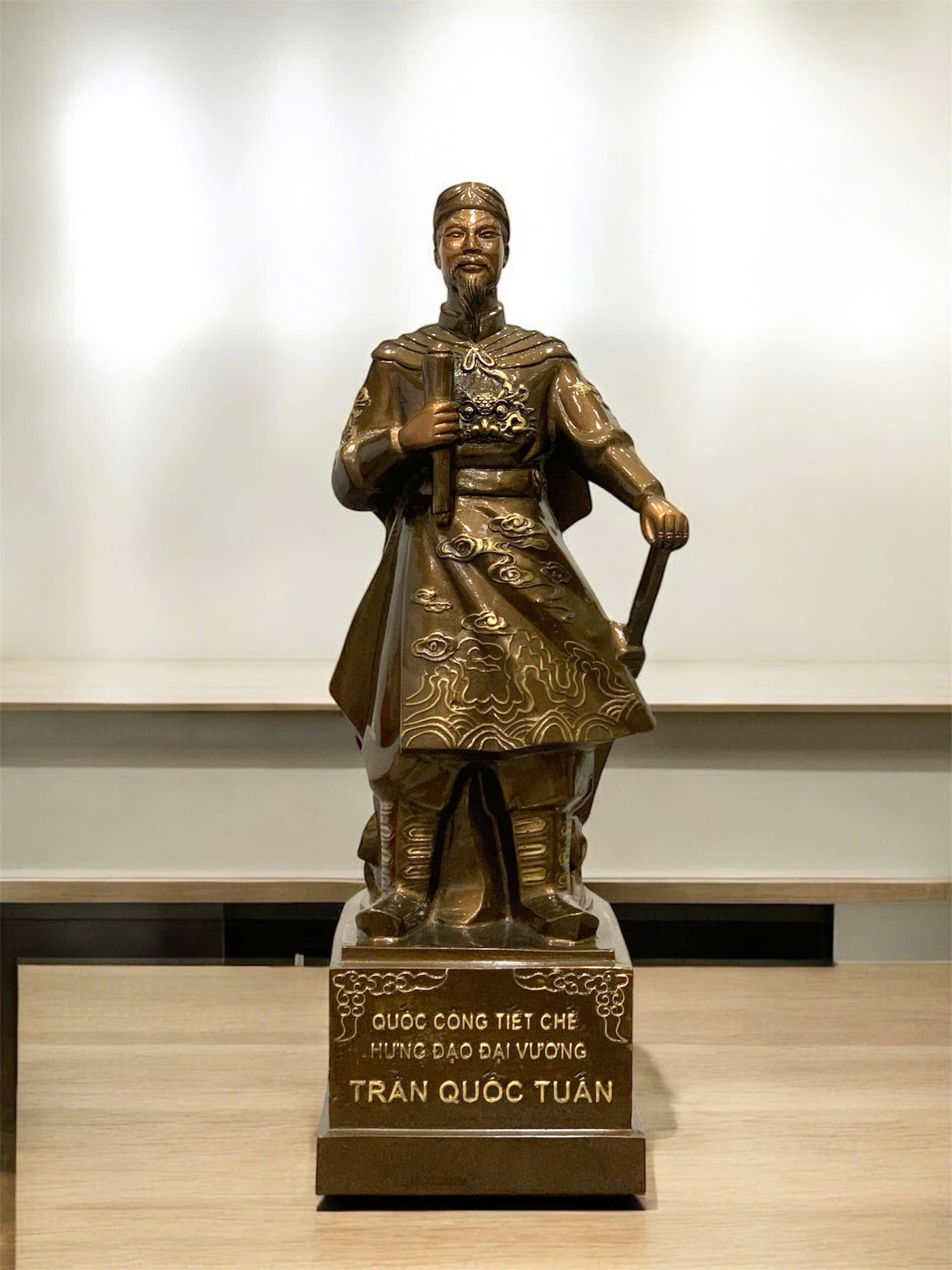 Tượng trần hưng đạo đại vương cao 38cm đúc đồng vàng 