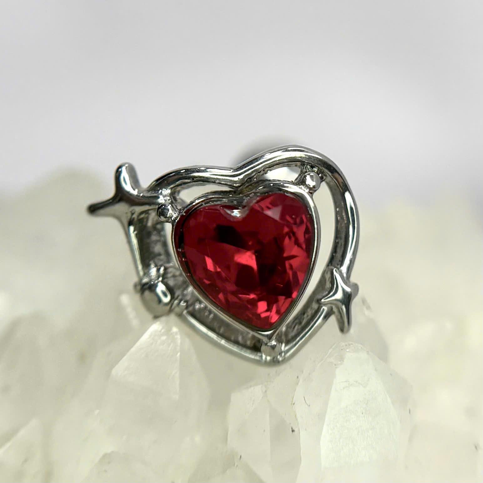 Khuyên lưỡi trái tim đá đỏ_thumbnail_2