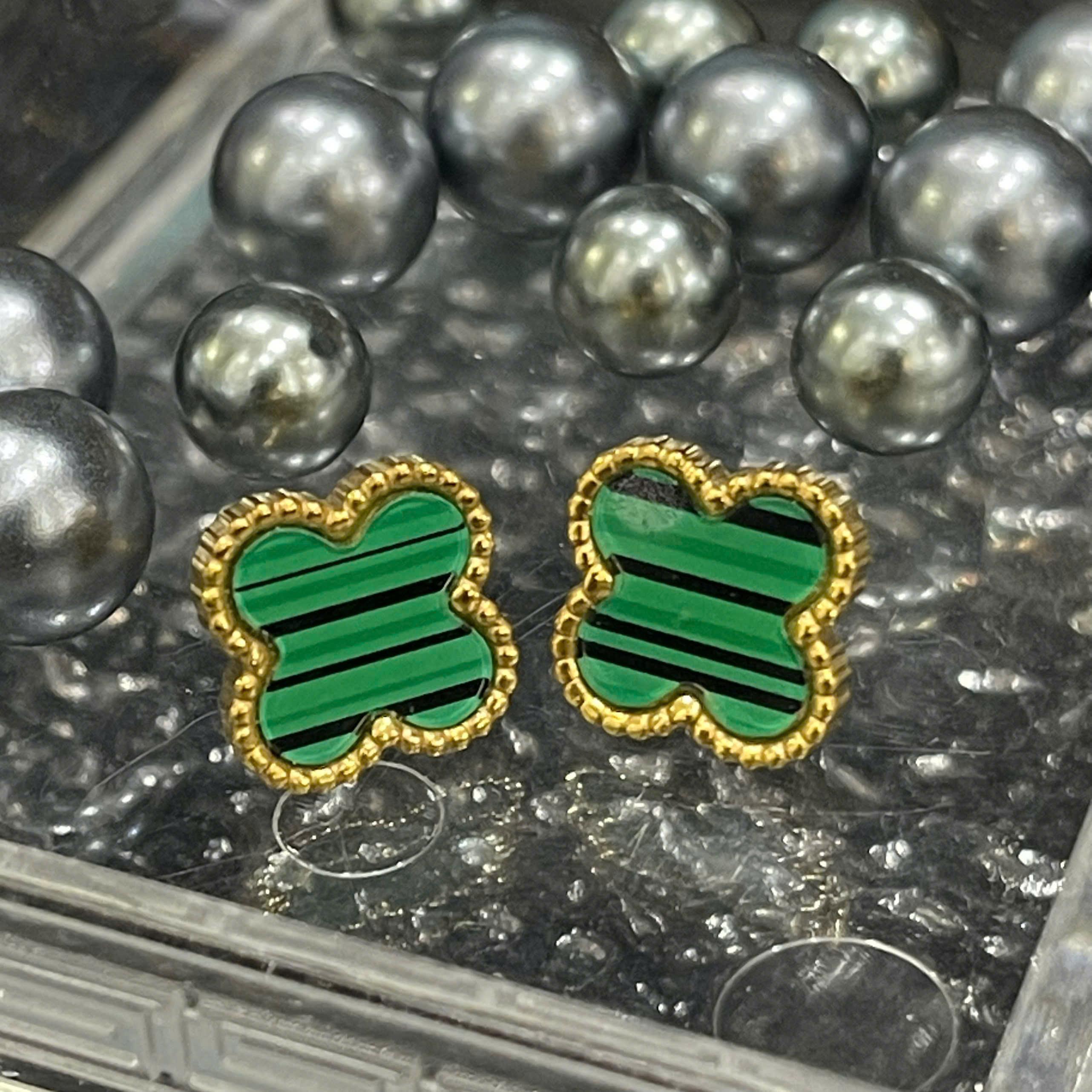 khuyên kiểu cặp vancleef xanh lá xọc nhỏ viền bi vàng_thumbnail_1