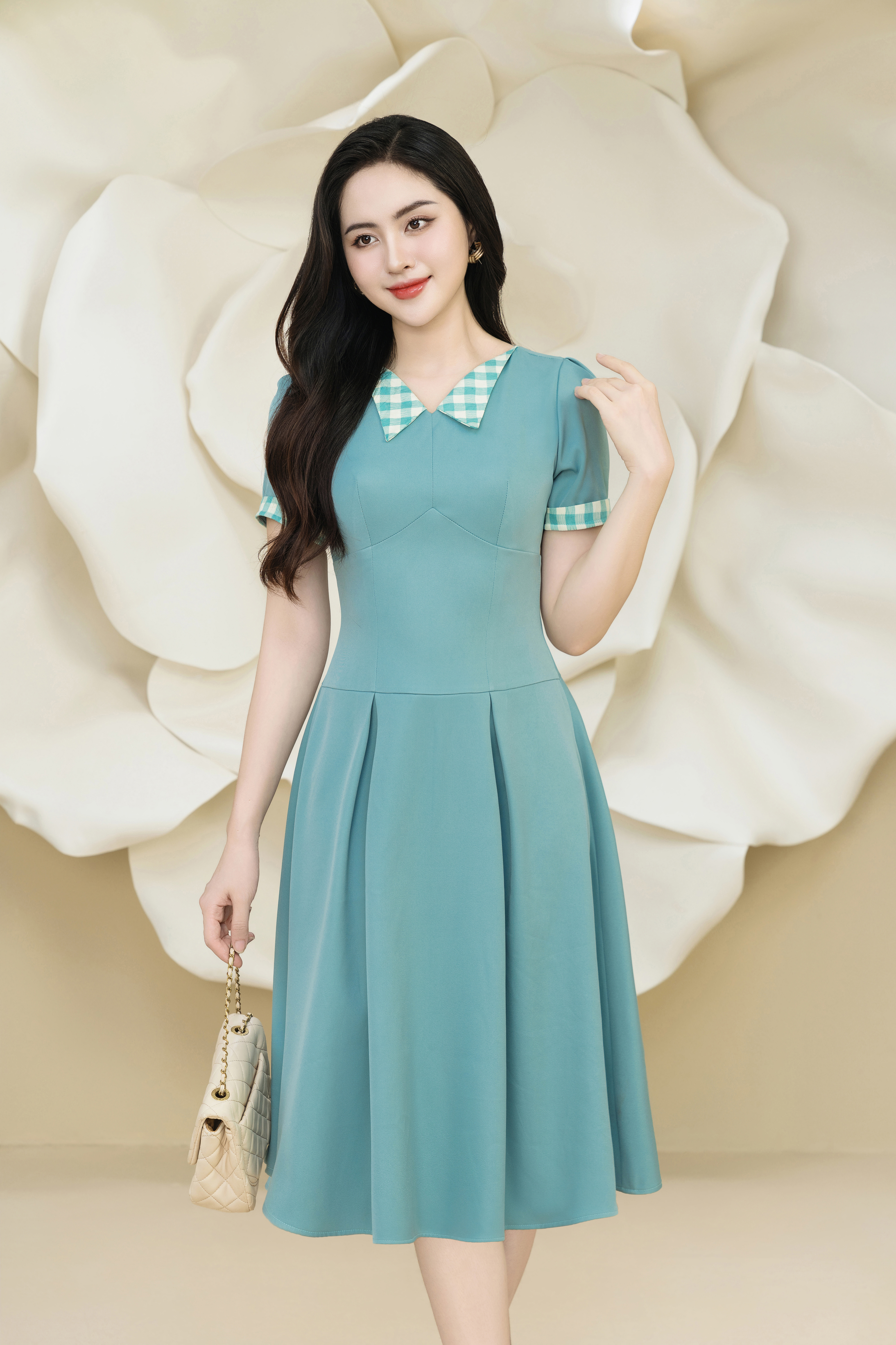 Đầm xoè xanh phối cổ kẻ