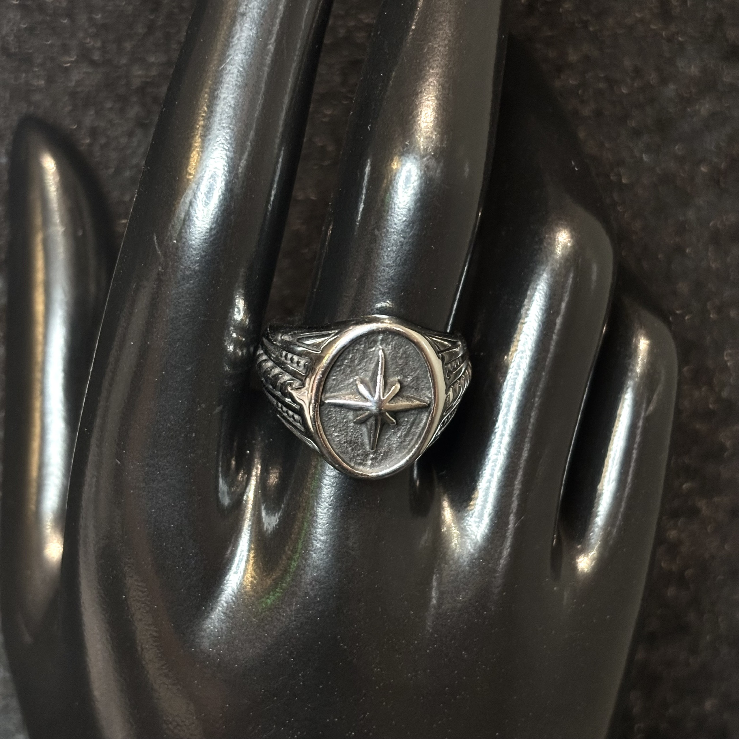 Nhẫn kiểu sao titan mạ nền đen size 8_thumbnail_3