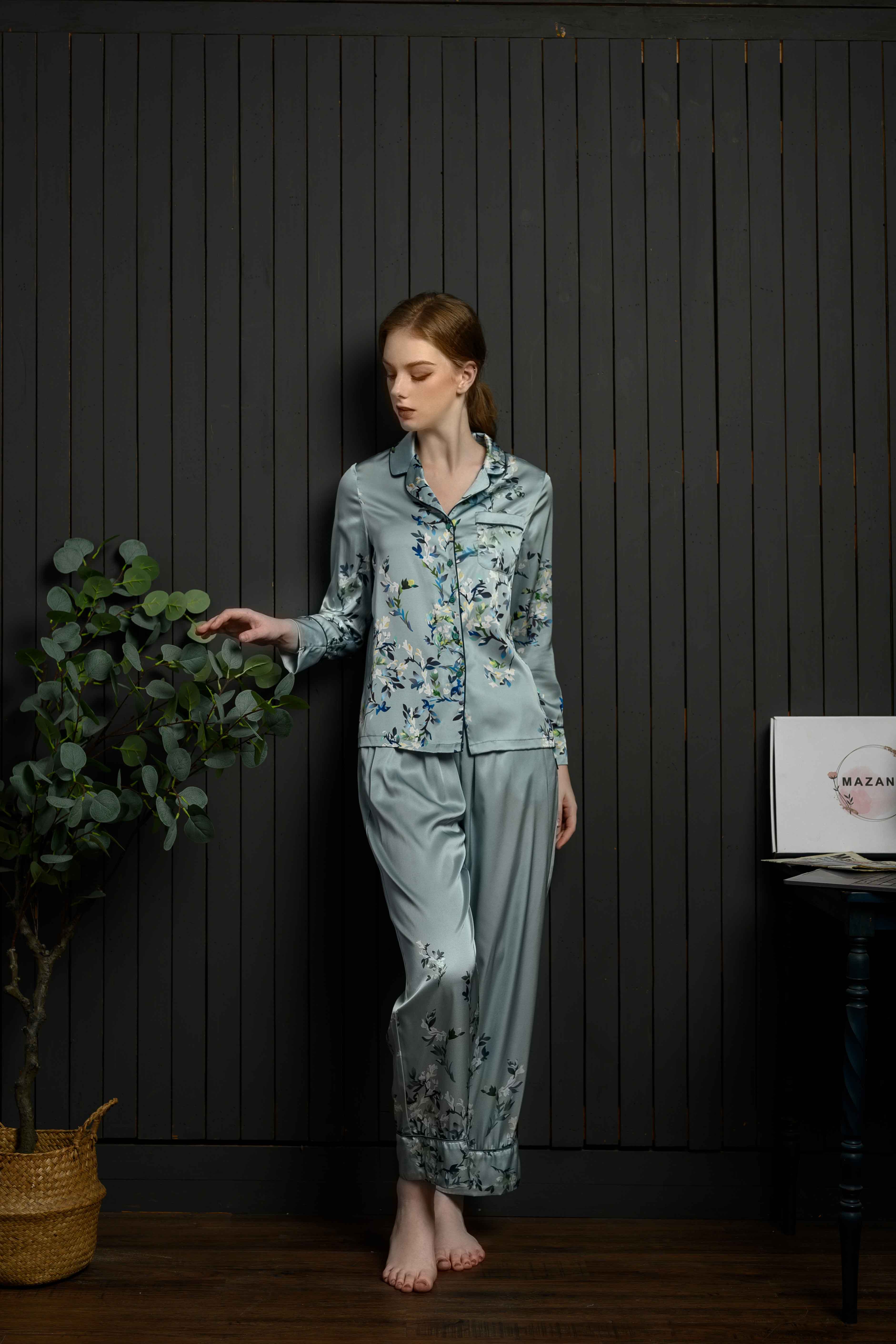 Bộ lụa xanh họa tiết dài tay