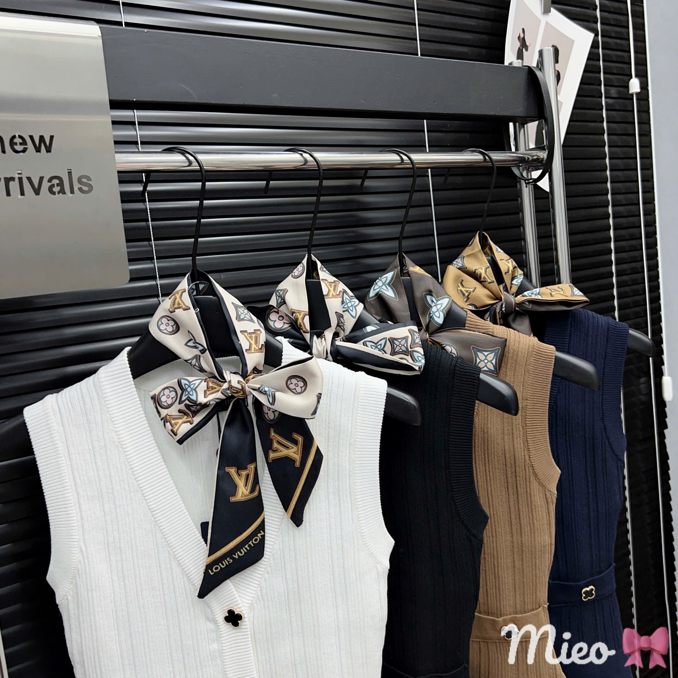  Áo LV kèm khăn hàng supper _thumbnail_2