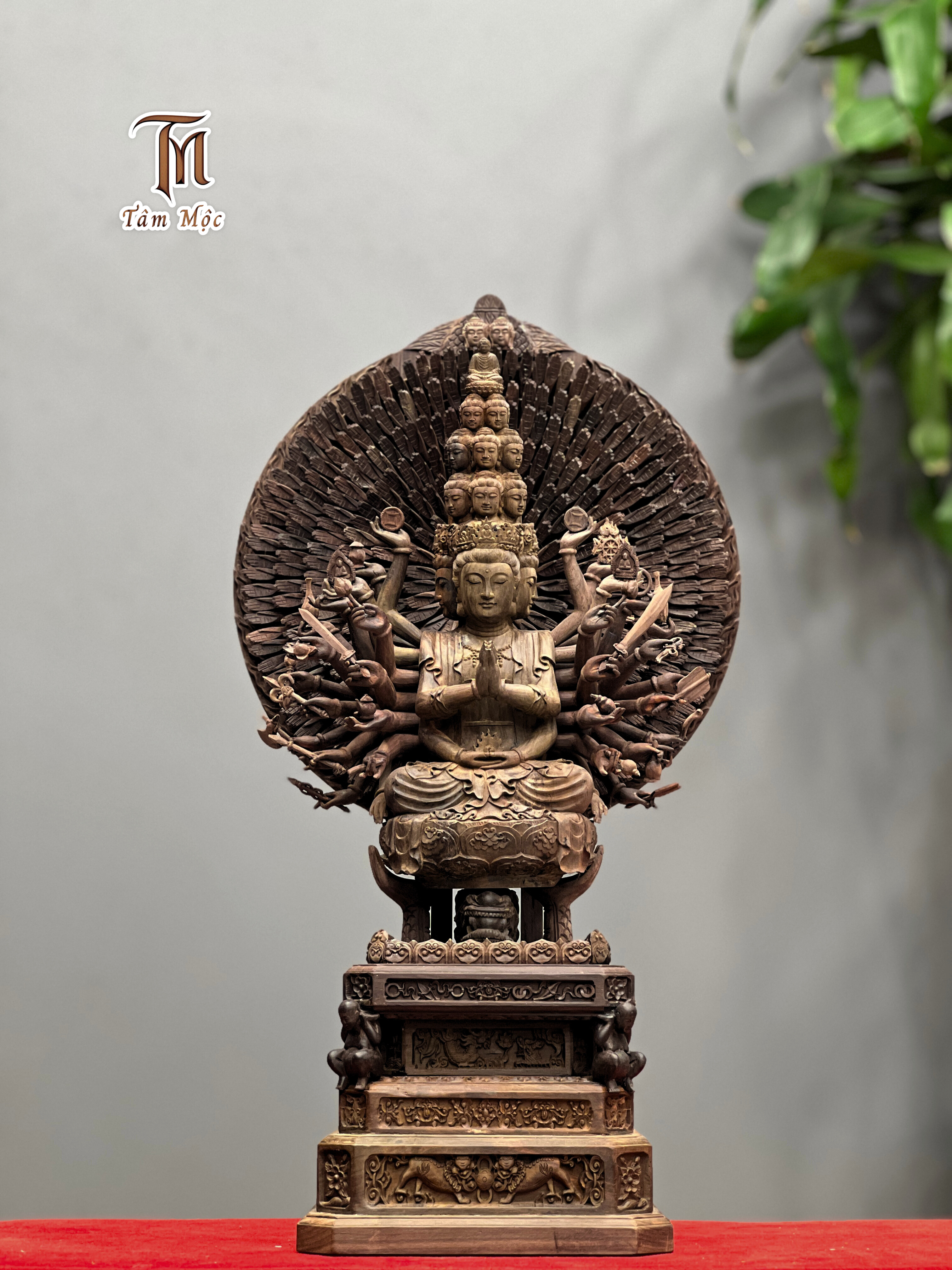 Tượng Phật Thiên Thủ Thiên Nhãn Gỗ Trắc Đen – Nghệ Thuật & Linh Thiêng Hợp Nhất