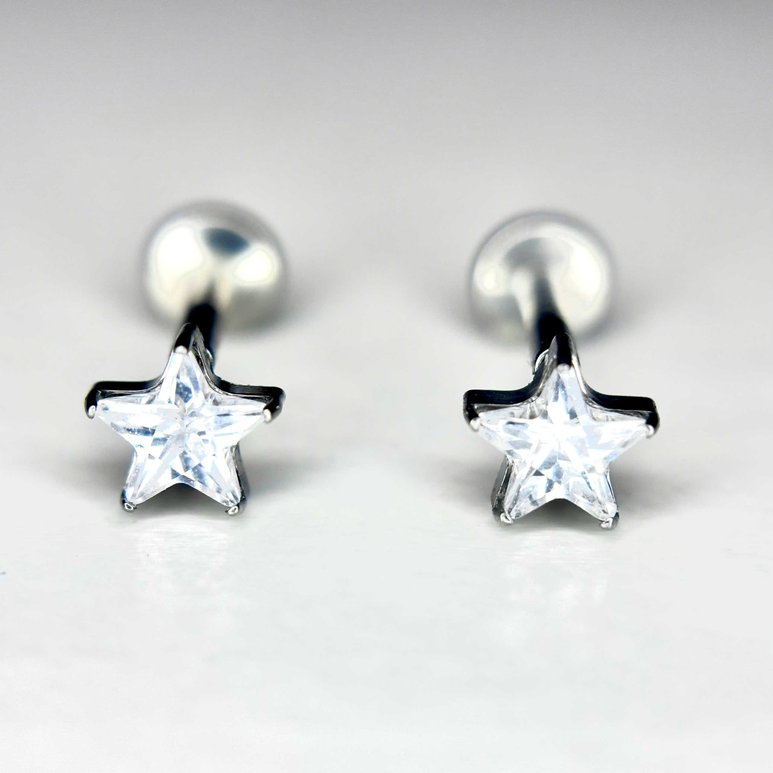 Khuyên kiểu titan sao trắng 4mm