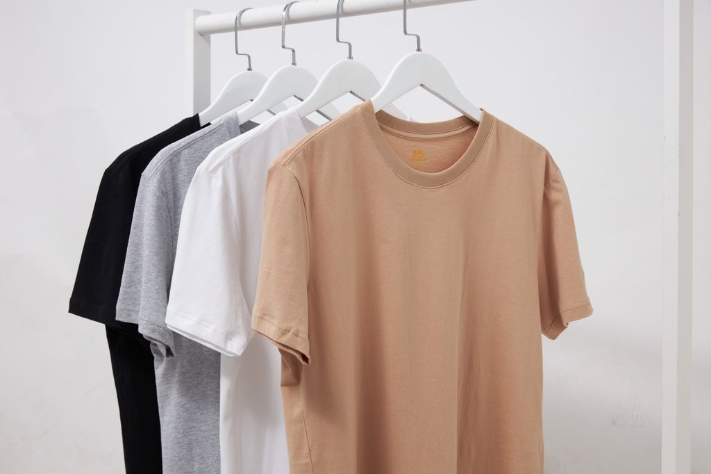 Chất liệu vải cotton, thun lạnh hoặc thun co giãn giúp áo thun luôn mềm mại