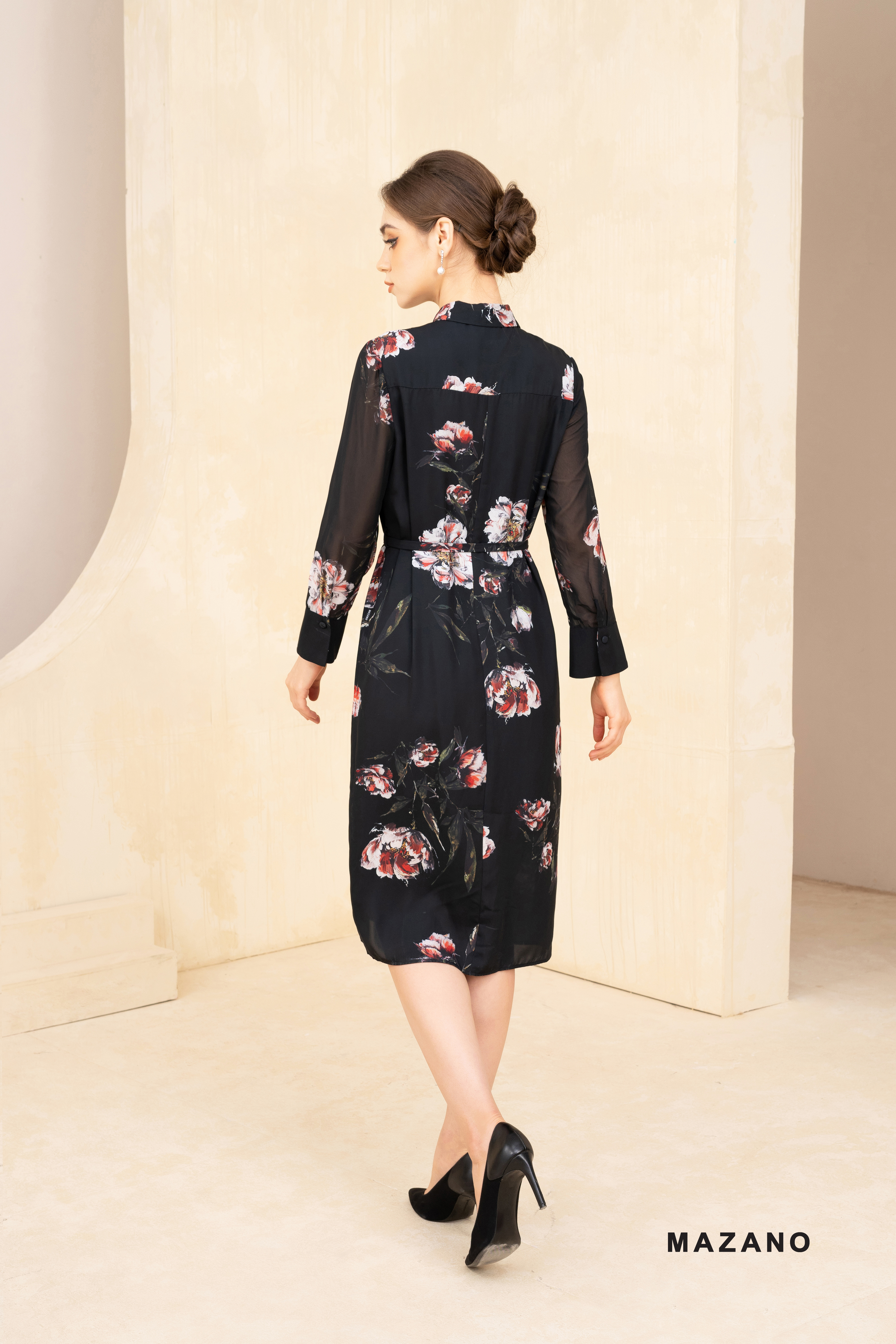 Đầm đen sơ mi suông, họa tiết hoa mẫu đơn_thumbnail_1