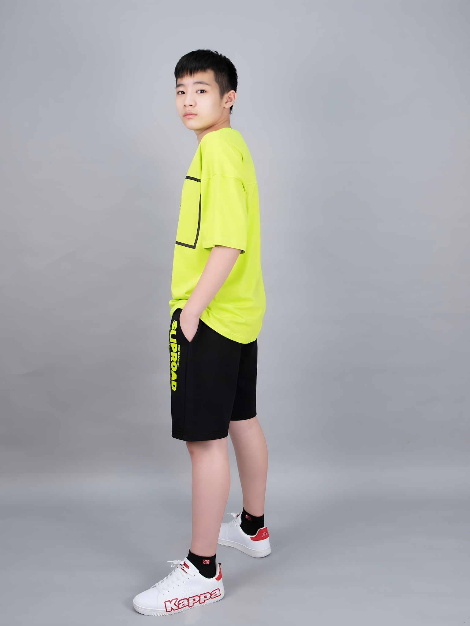 Áo phông dáng rộng neon in túi ngực_thumbnail_2