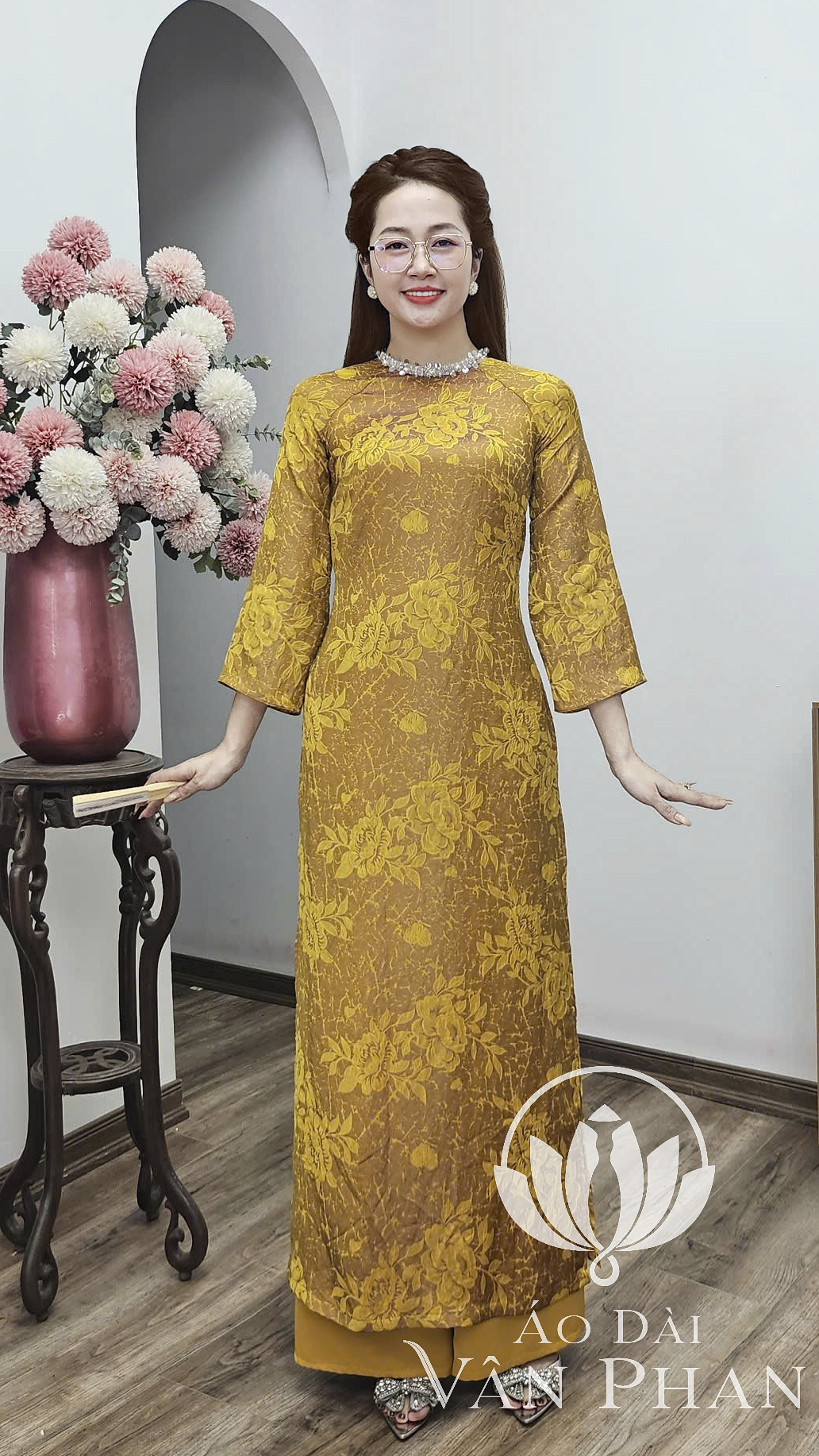 CT336 áo dài cách Tân cổ khít tay dài loe tơ tằm màu vàng ánh tím