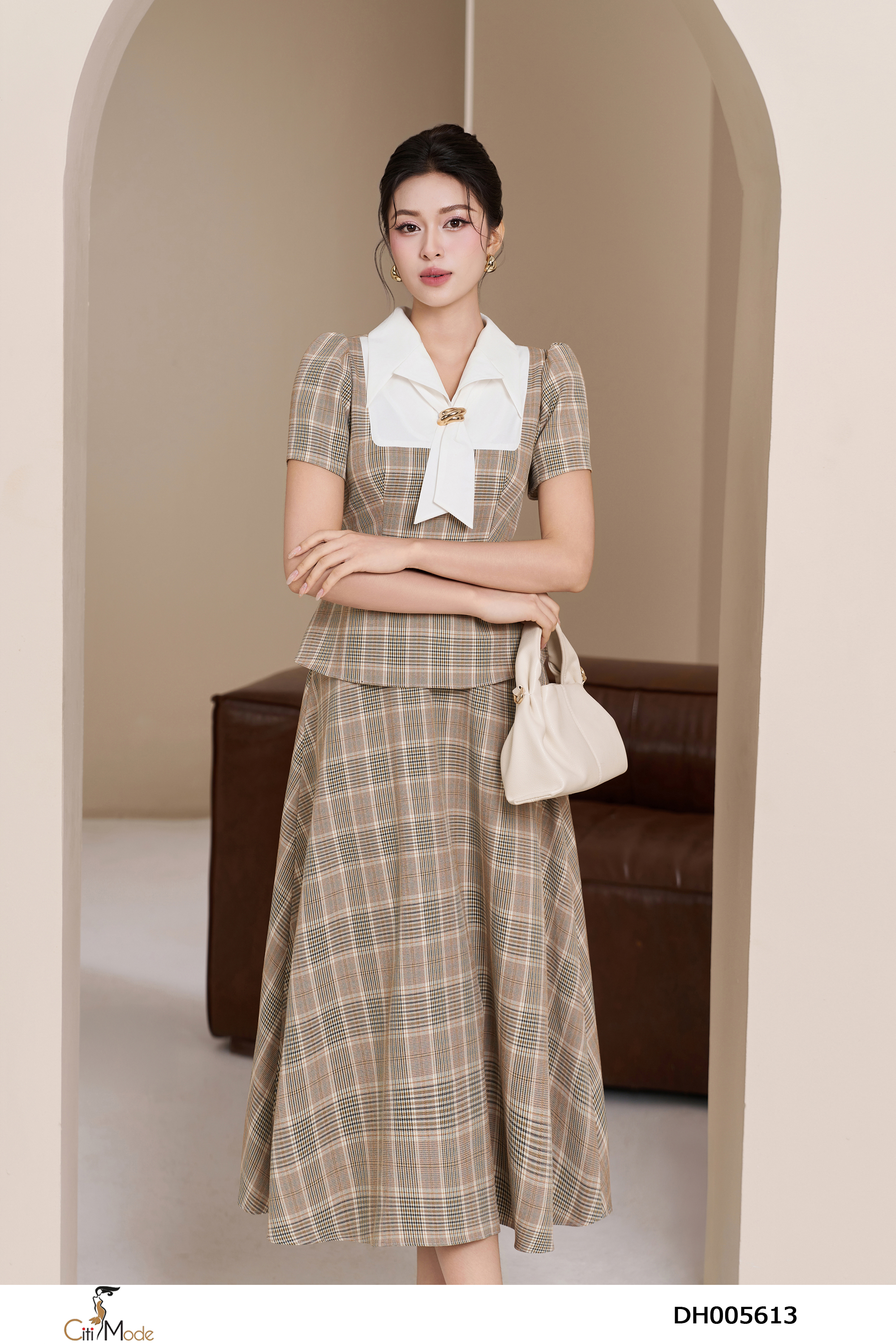 Đầm xòe peplum kẻ phối trắng cổ cách điệu_thumbnail_1