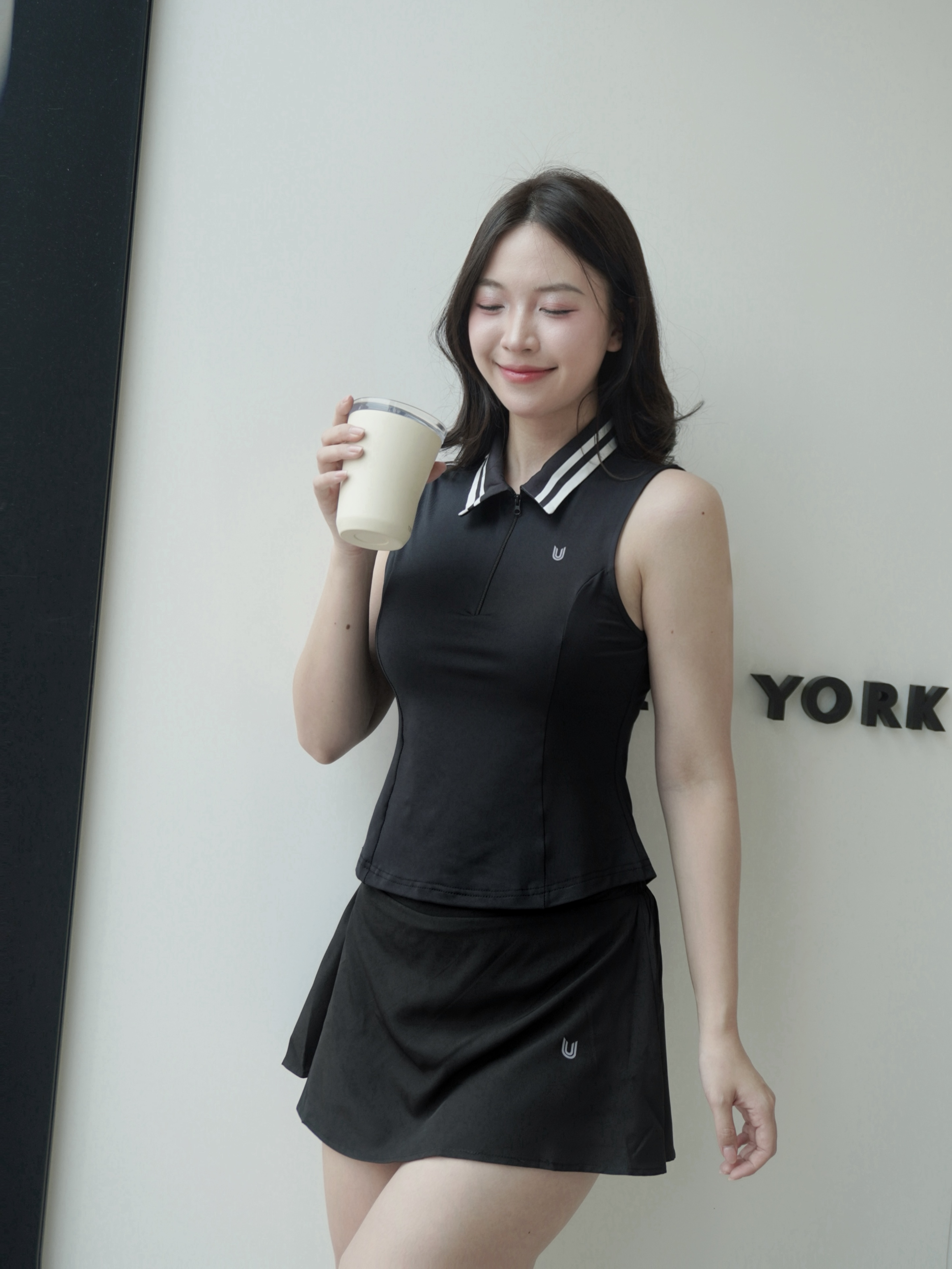 Áo Remi Top màu đen mix chân váy Lina Skirt màu đen